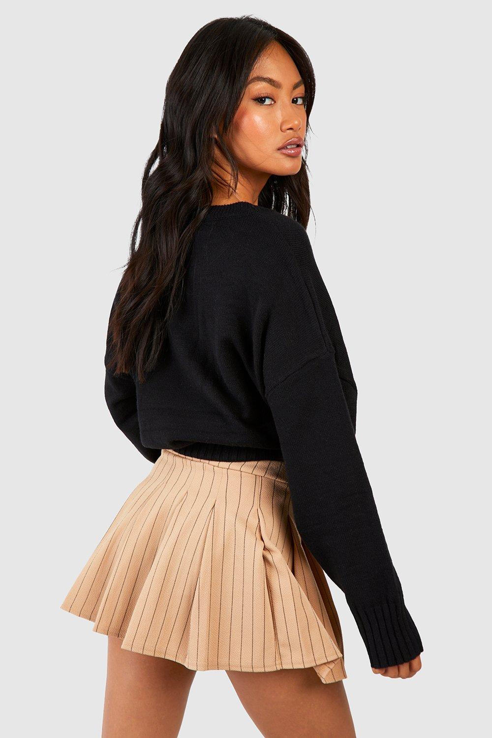 Pleated skirt - Black/Pinstriped - Ladies