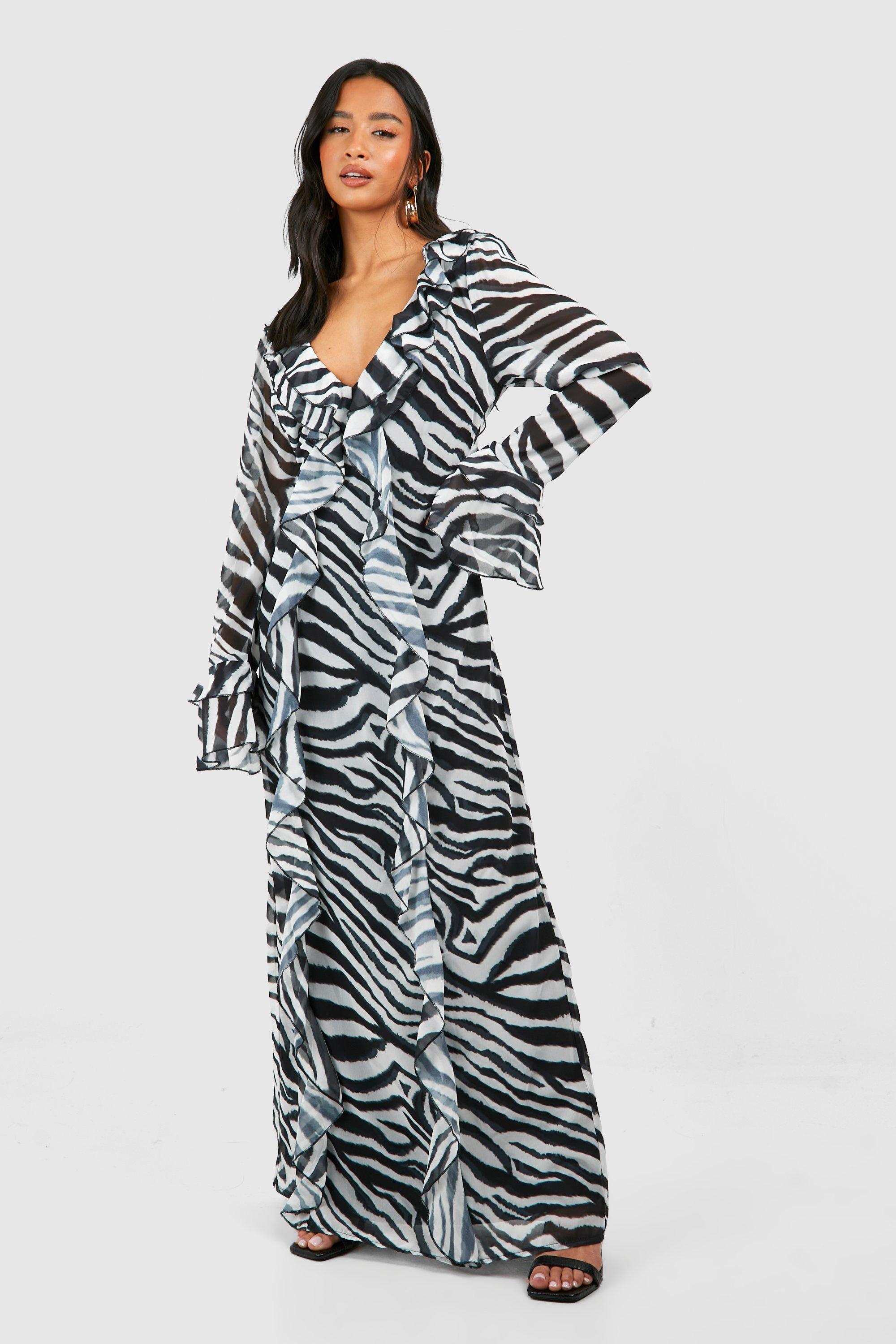 初売り旅行 Petite Plunge Ruffle Flare Sleeve Woven Maxi Dress | boohoo One Piece
