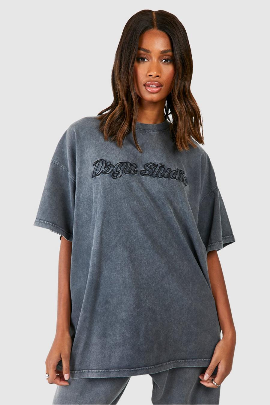 Oversize Batik T-Shirt mit Dsgn Studio Stickerei, Charcoal