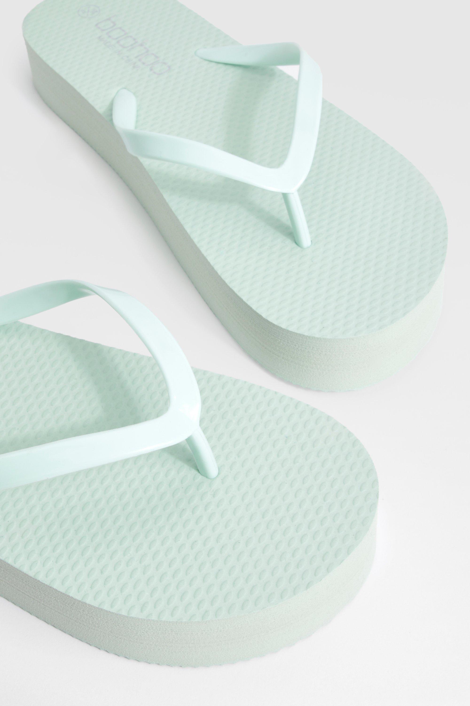 Gap rubber flip flops deals