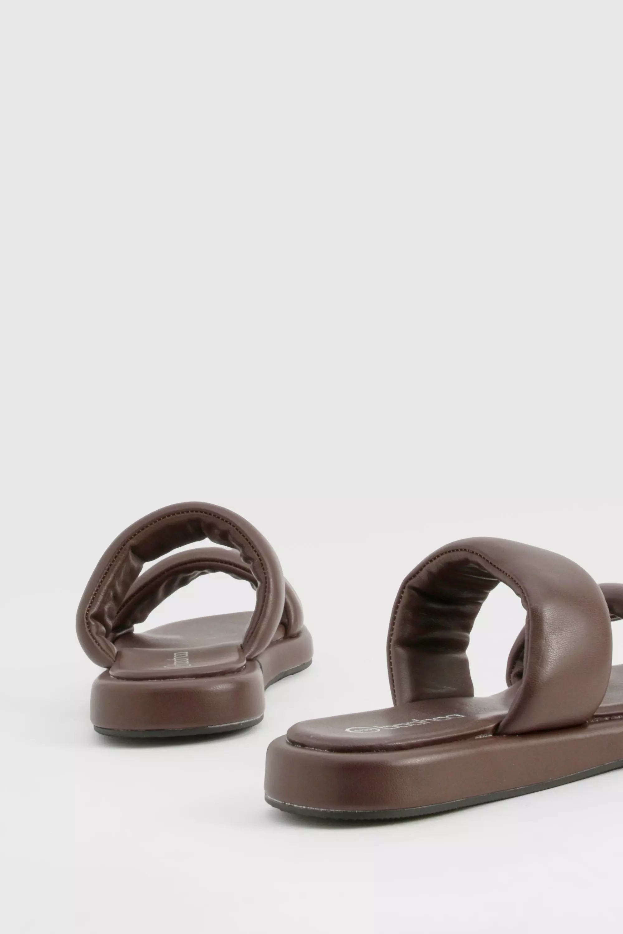 Chocolate Padded Minimal Double Strap Sliders صورة بديلة