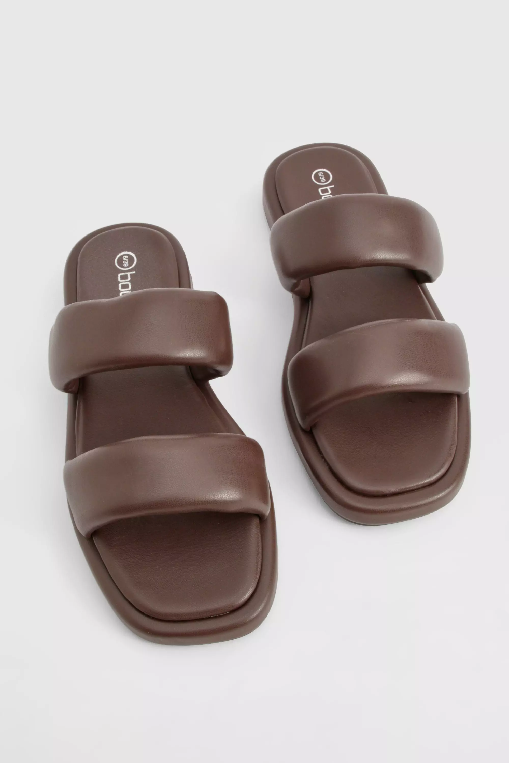 Chocolate Padded Minimal Double Strap Sliders صورة بديلة
