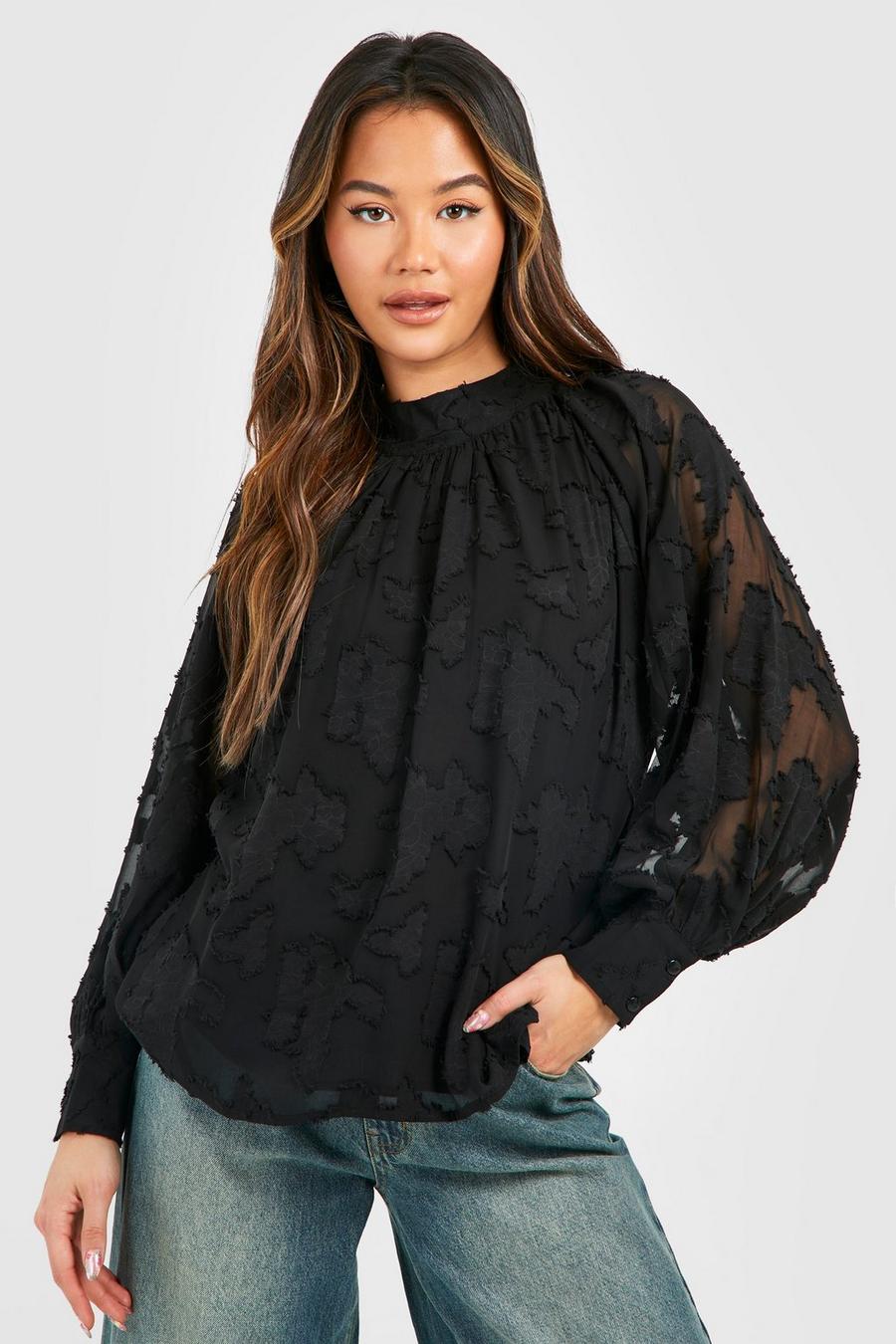 Blusa estilo blusón texturizada de flores, Black image number 1