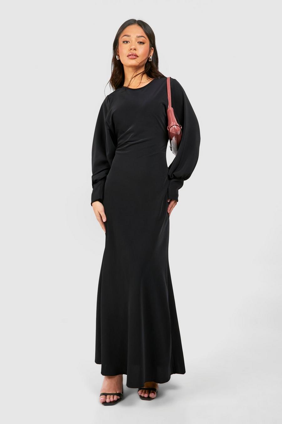 Black Petite Långklänning i satin med fladdermusärm