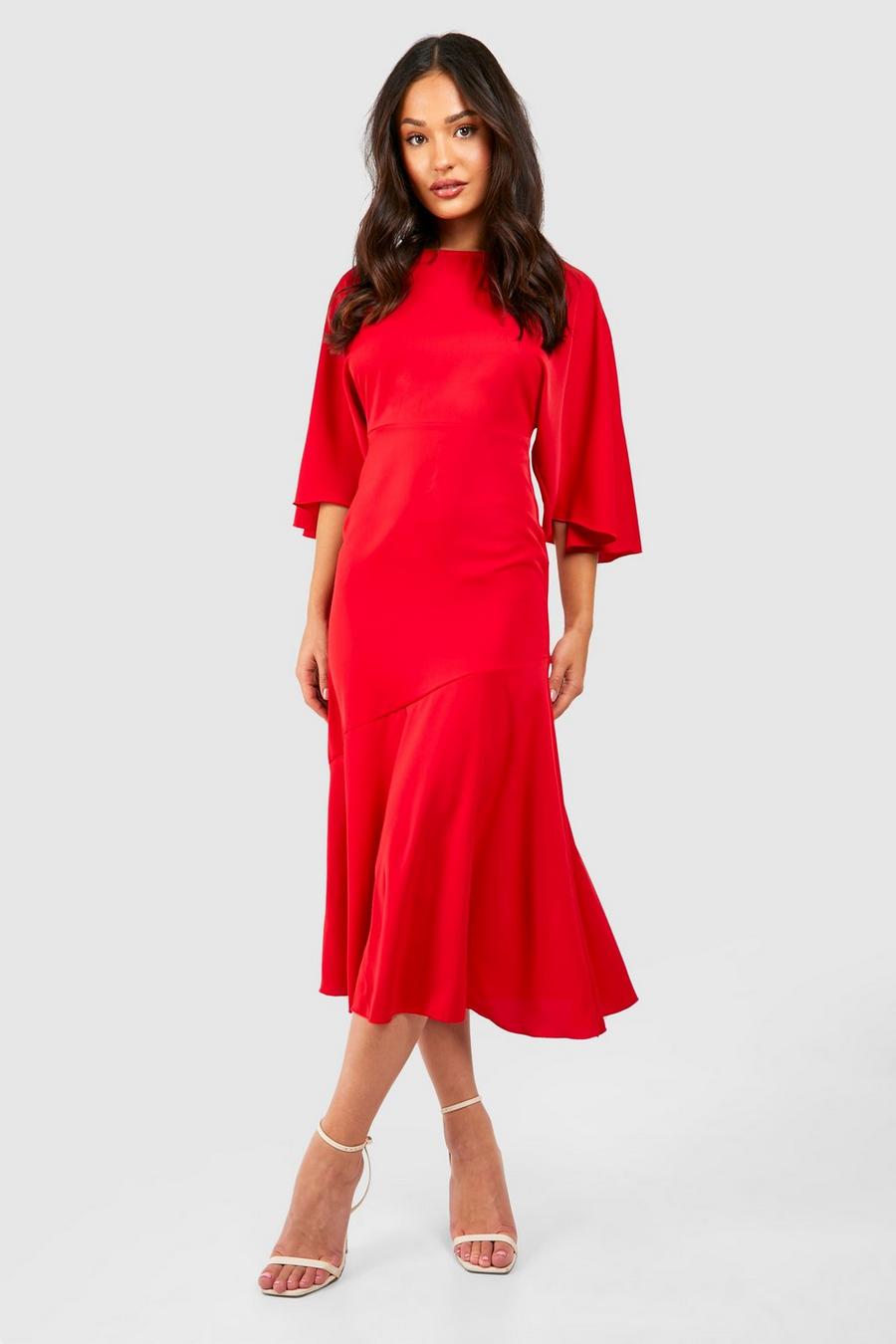 Red Petite Asymmetrisk långklänning i satin med vid ärm image number 1