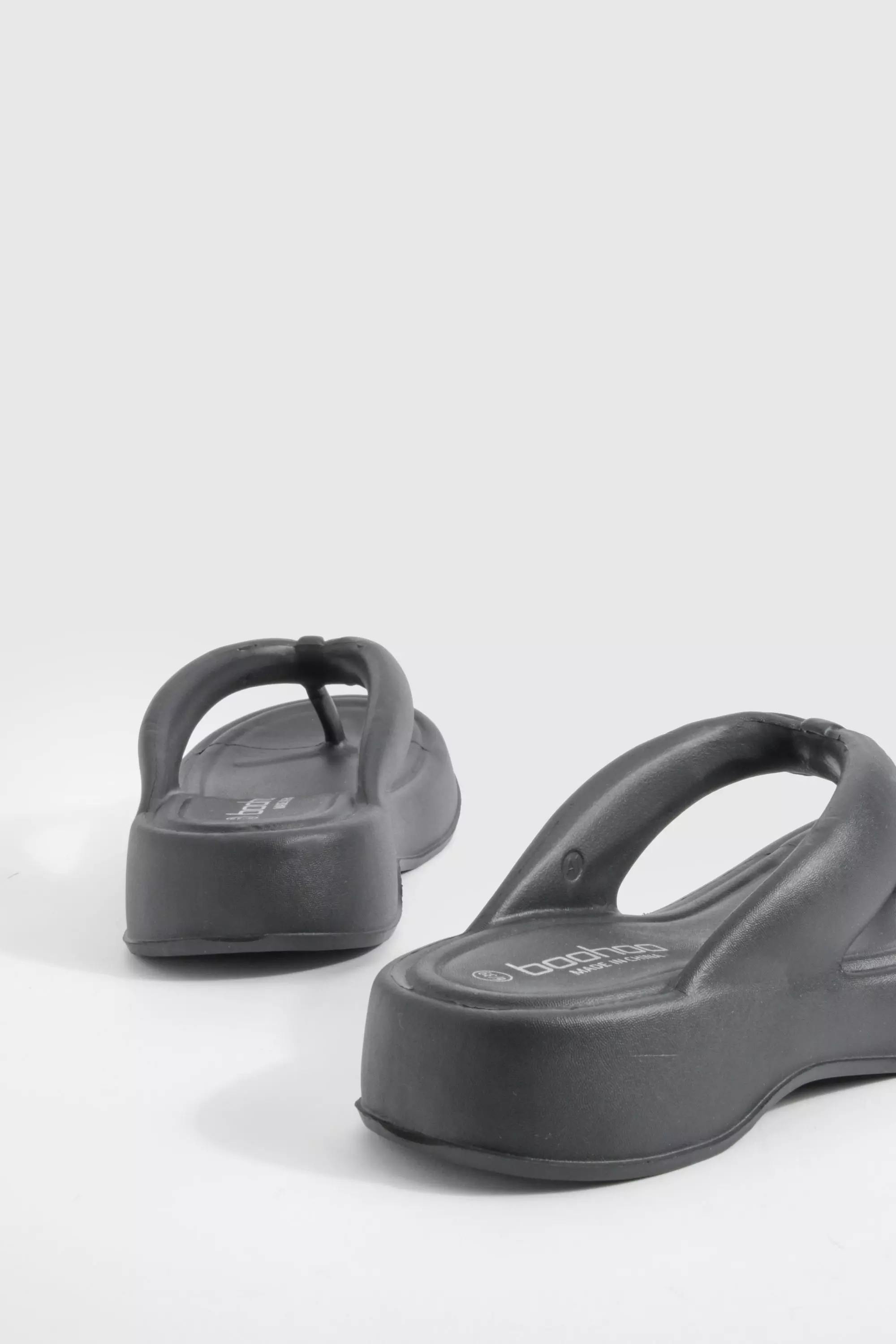 White  Chunky Platform Square Toe Flip Flops   صورة بديلة