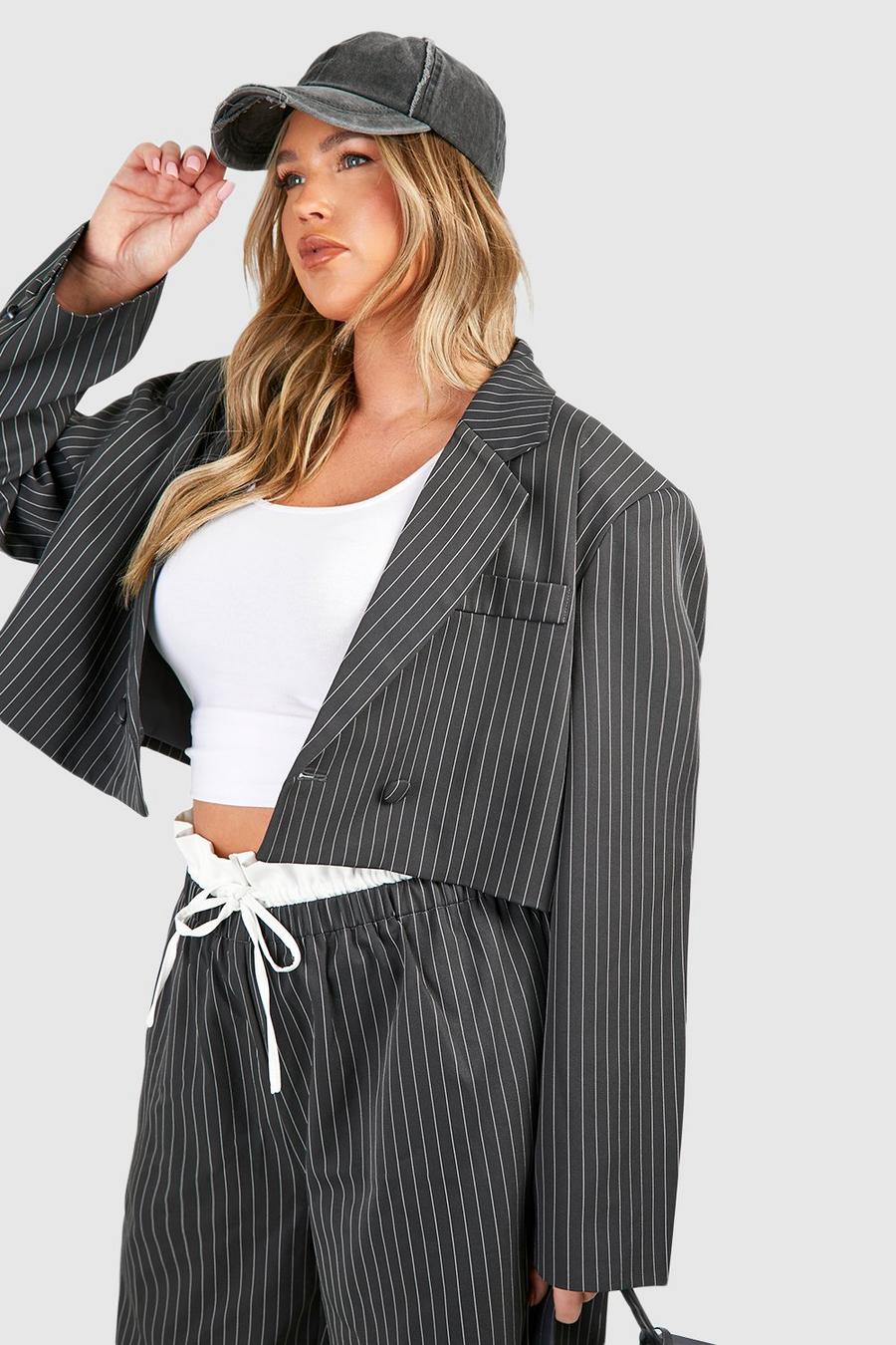 Blazer corto Plus Size a righe, Charcoal image number 1