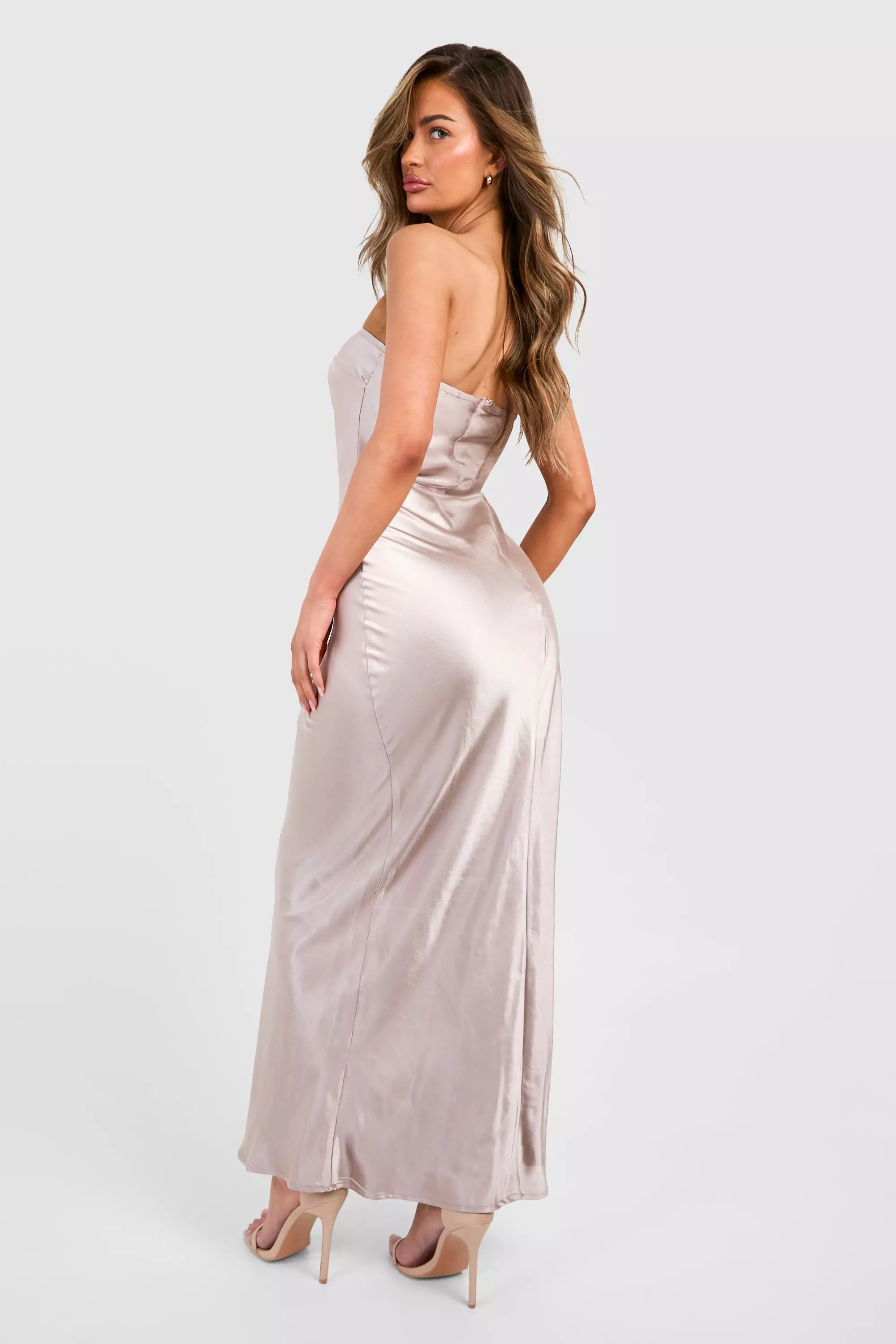 Mushroom Bridesmaid Satin Bandeau Maxi Dress صورة بديلة