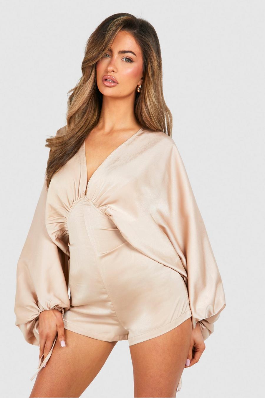 Taupe Matte Satijnen Playsuit Met Extreme Mouwen