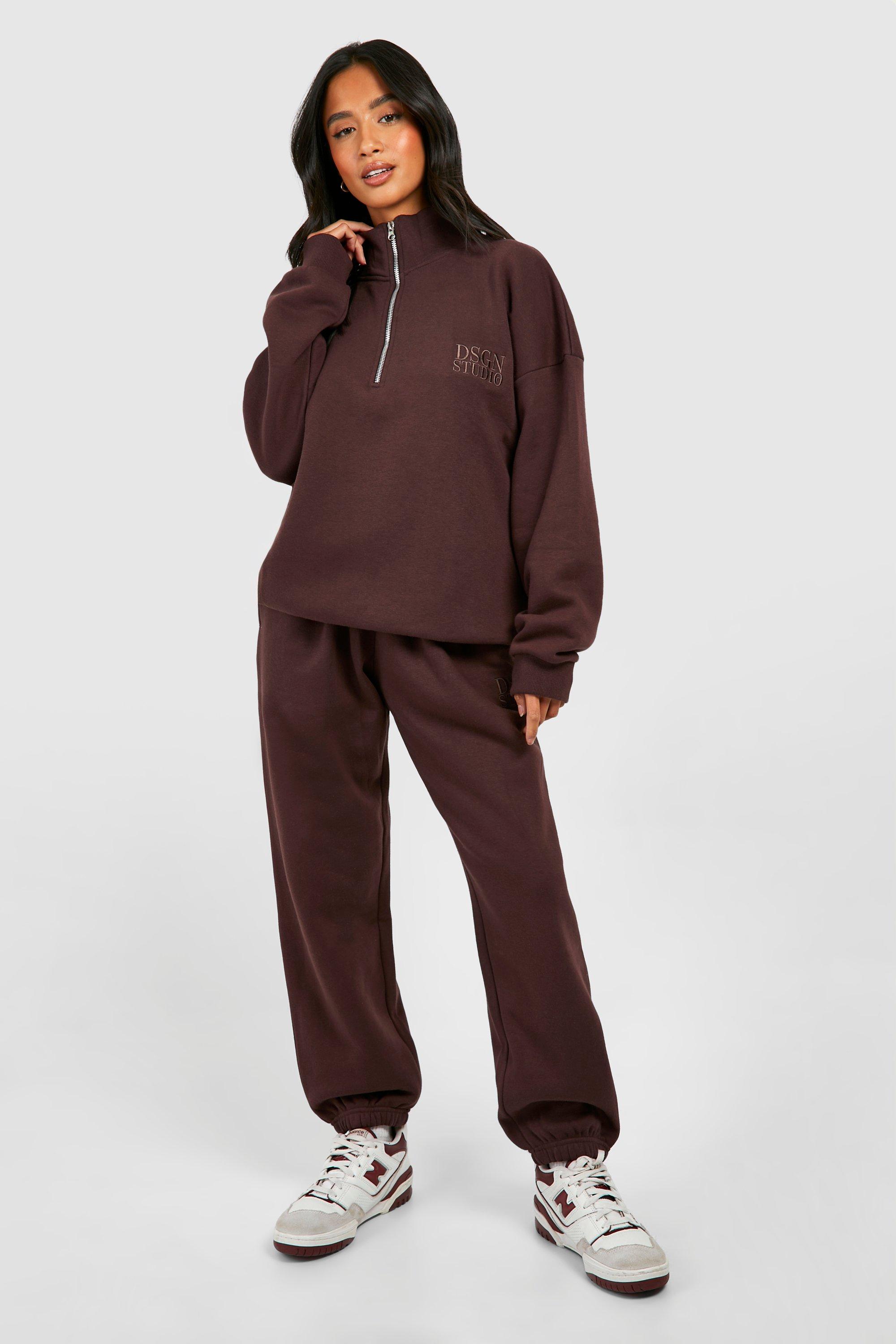 https://media.boohoo.com/i/boohoo/gzz80671_chocolate_xl_2/female-chocolate-petite-dsgn-studio-joggers--