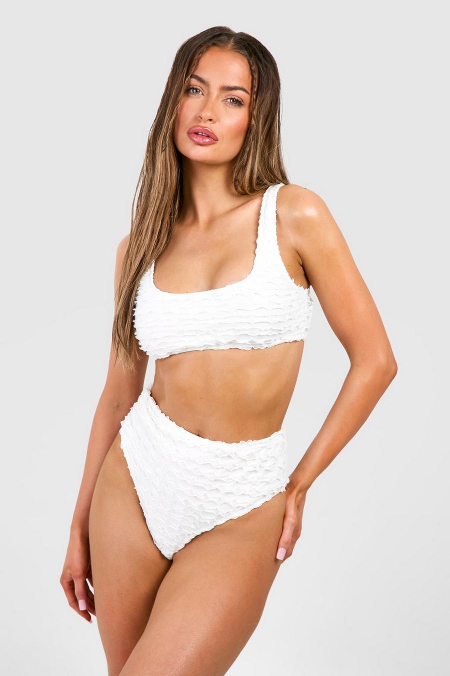 White Bikini Top Met Textuur, Ruches En Lage Ronde Hals