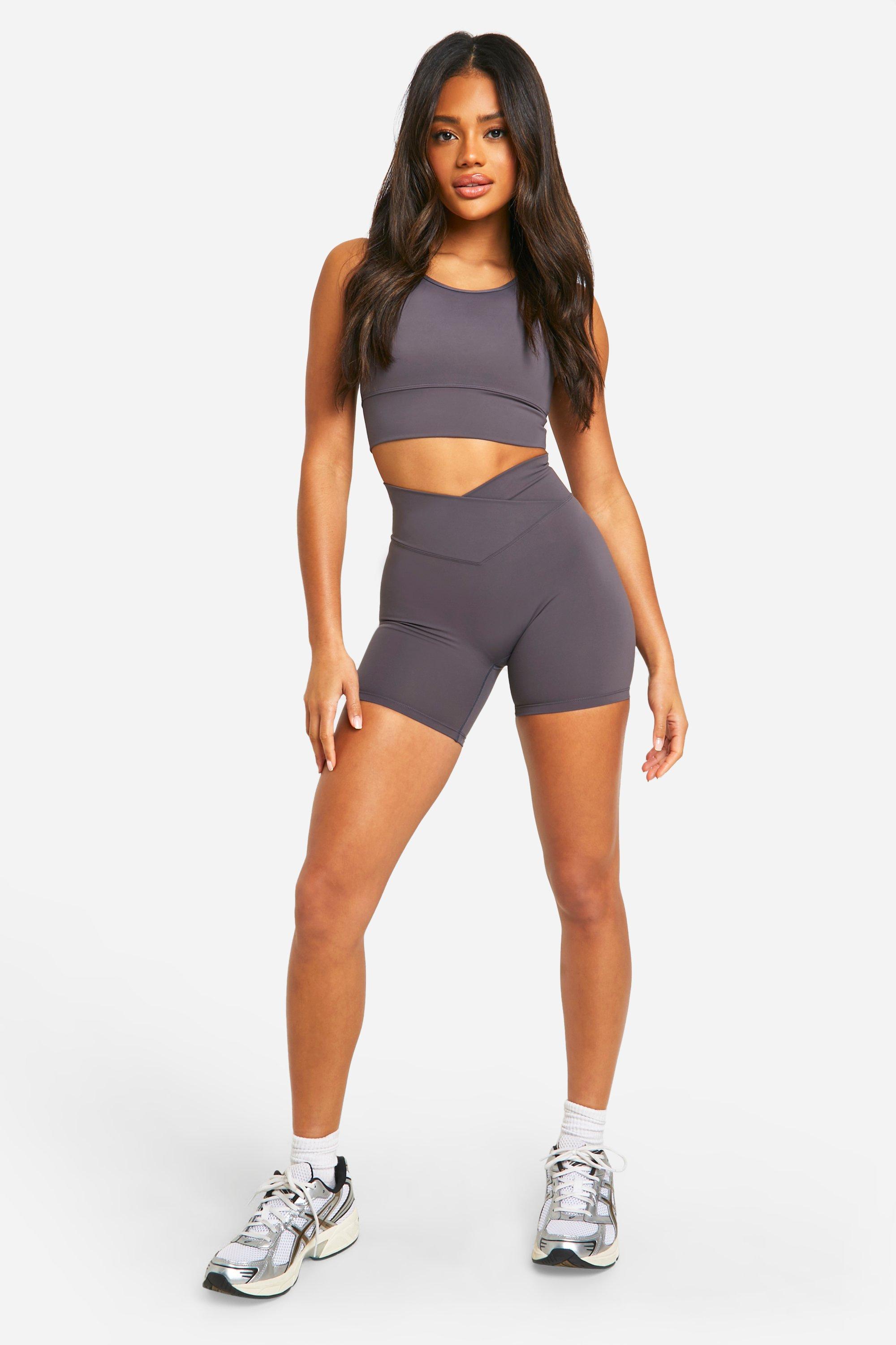 boohoo Premium Sculpt Padded Deep Hem Sports Bra
