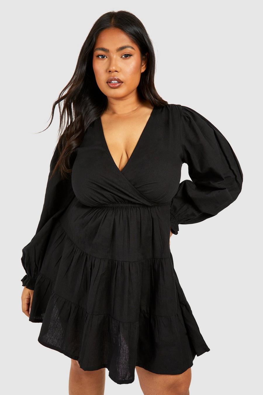 Vestido Plus mini escalonado de lino con escote pronunciado, Black image number 1