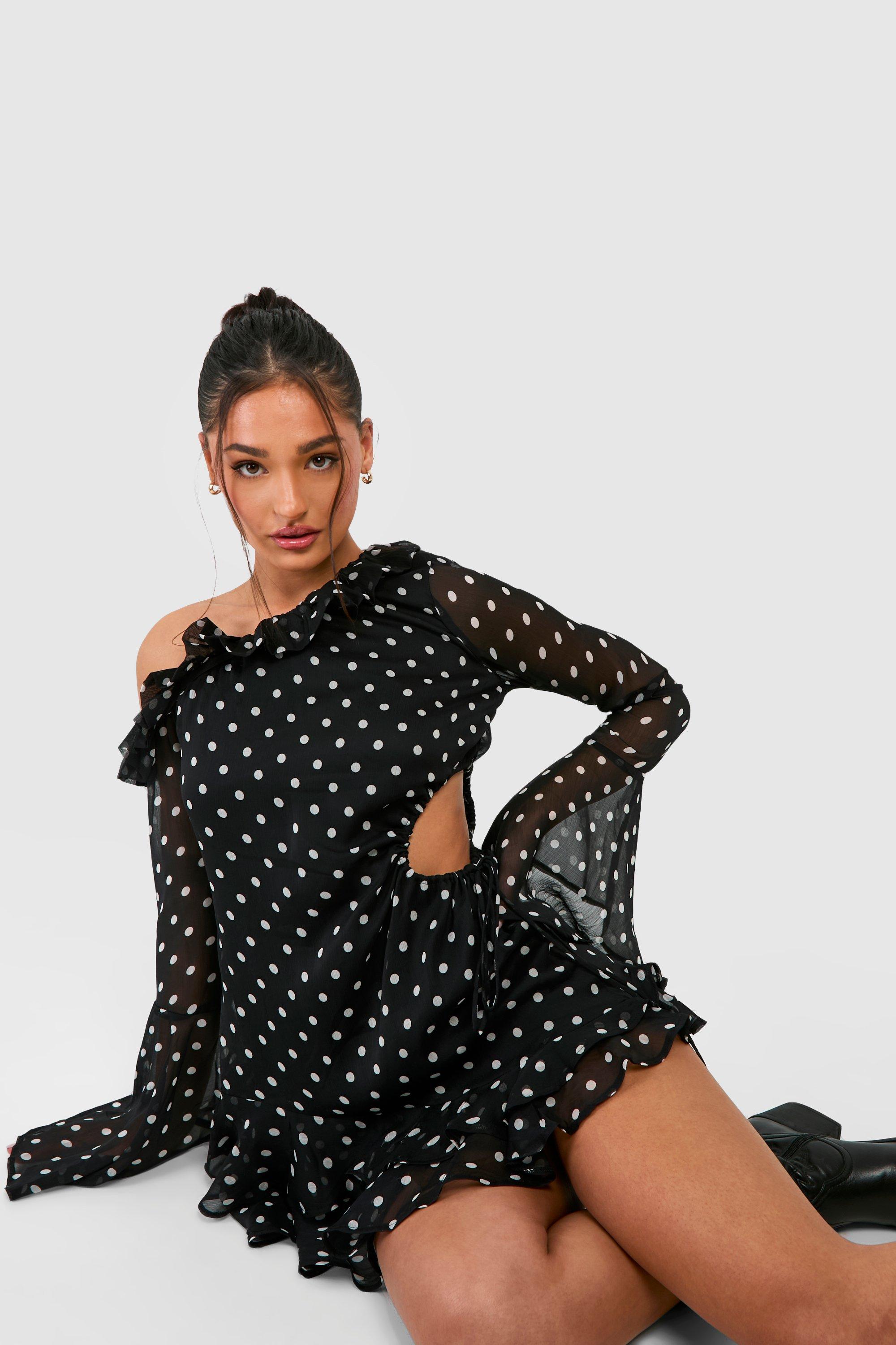 Petite Robe courte en mousseline de soie a pois boohoo FR