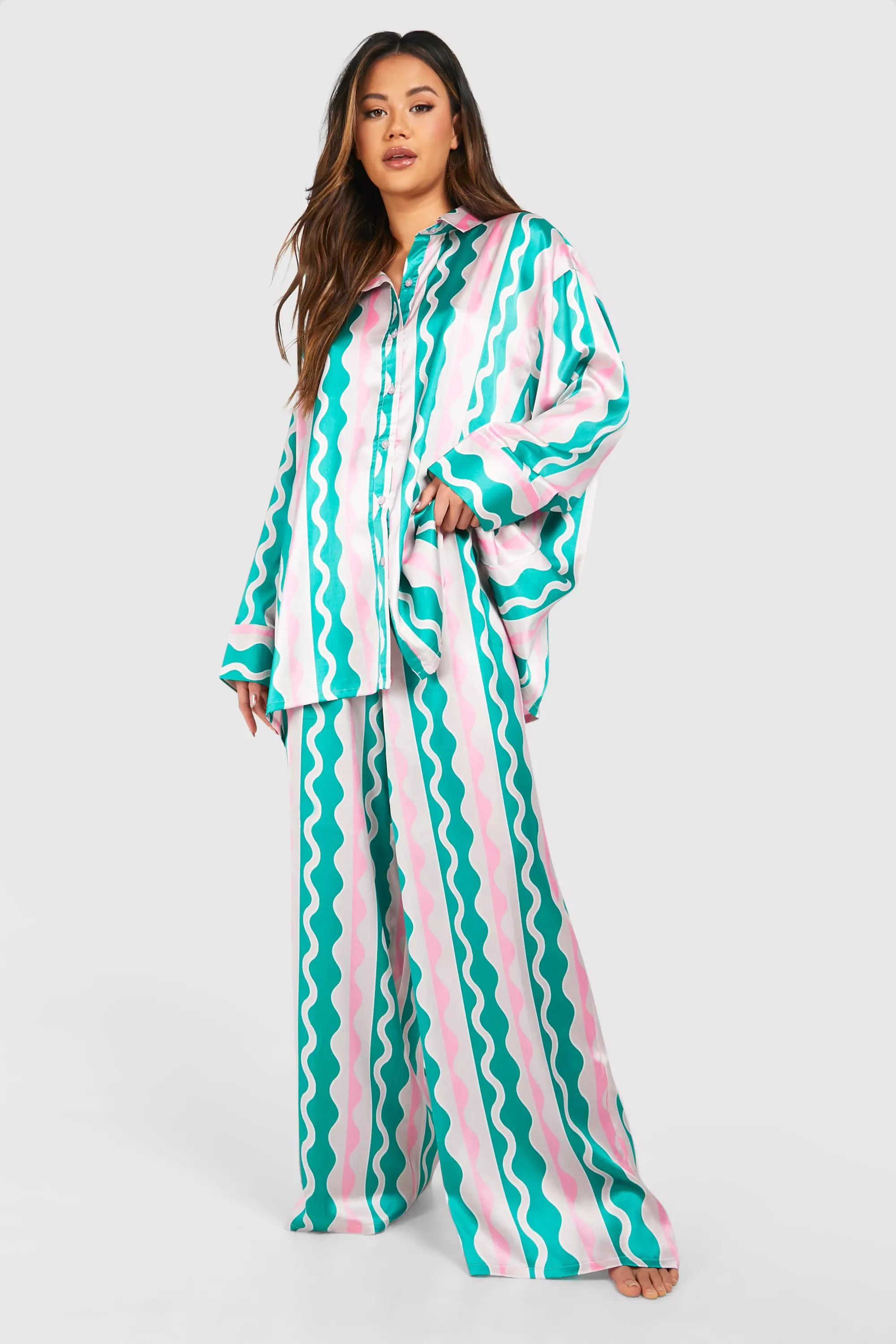 Bright green Wavy Print Oversized Pyjama Set alternative image