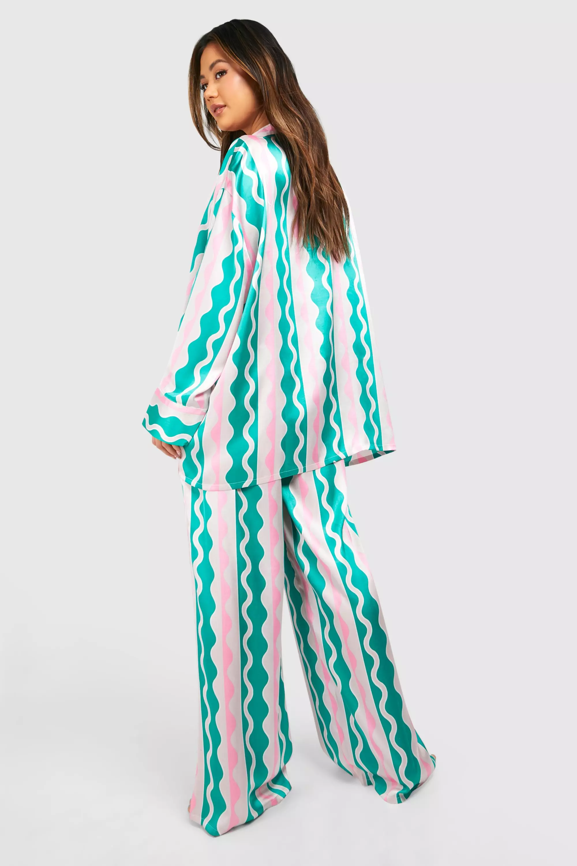Bright green Wavy Print Oversized Pyjama Set alternative image