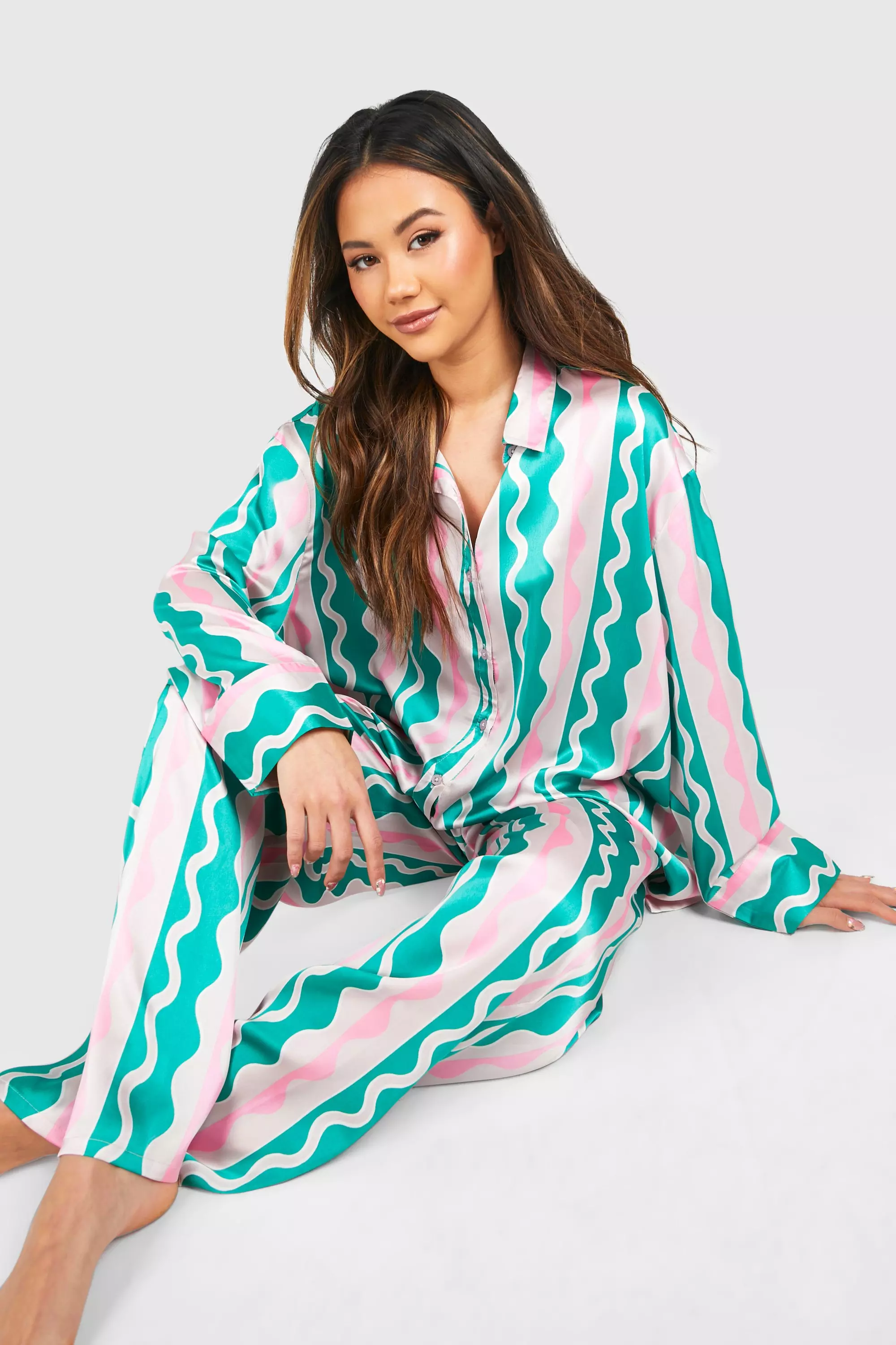 Bright green Wavy Print Oversized Pyjama Set alternative image