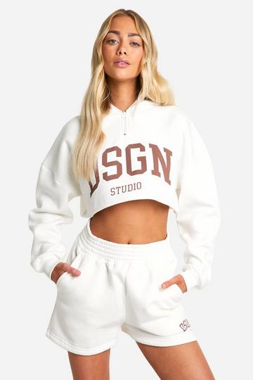 Dsgn Studio Collegiate Trainingspak Met Capuchon, Shorts En Tekst ecru