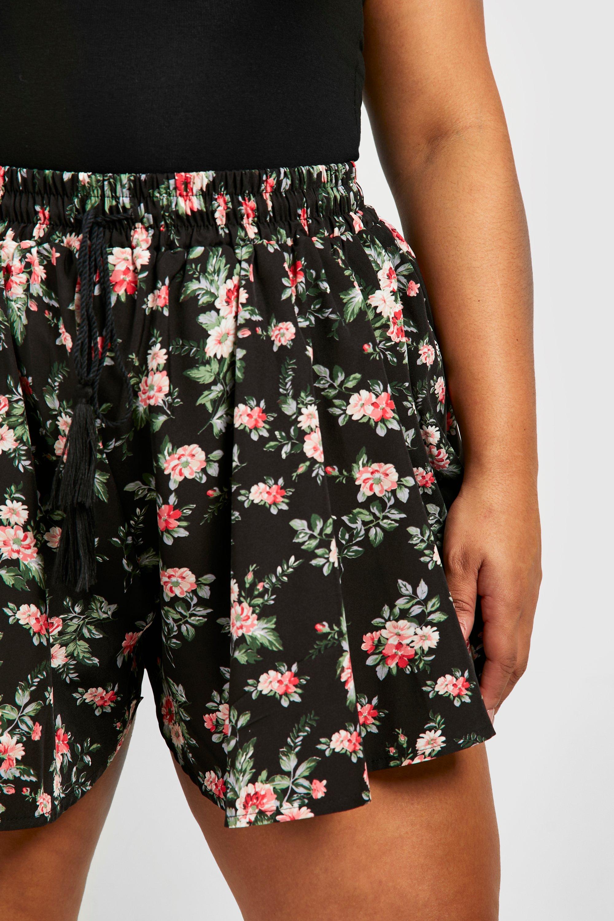 Grande taille Short ample a imprime fleuri