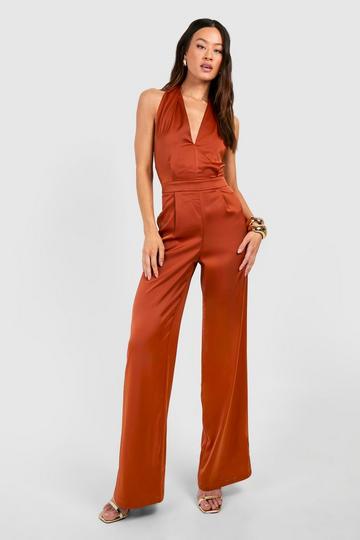 Tall Geplooide Satijnen Wide Leg Jumpsuit Met Halter Neck rust