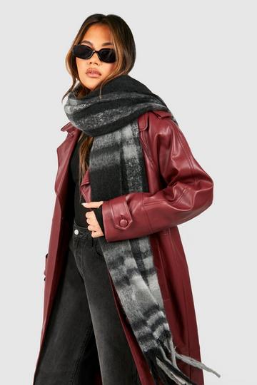 Checked Chunky Tassel Fringe Scarf black