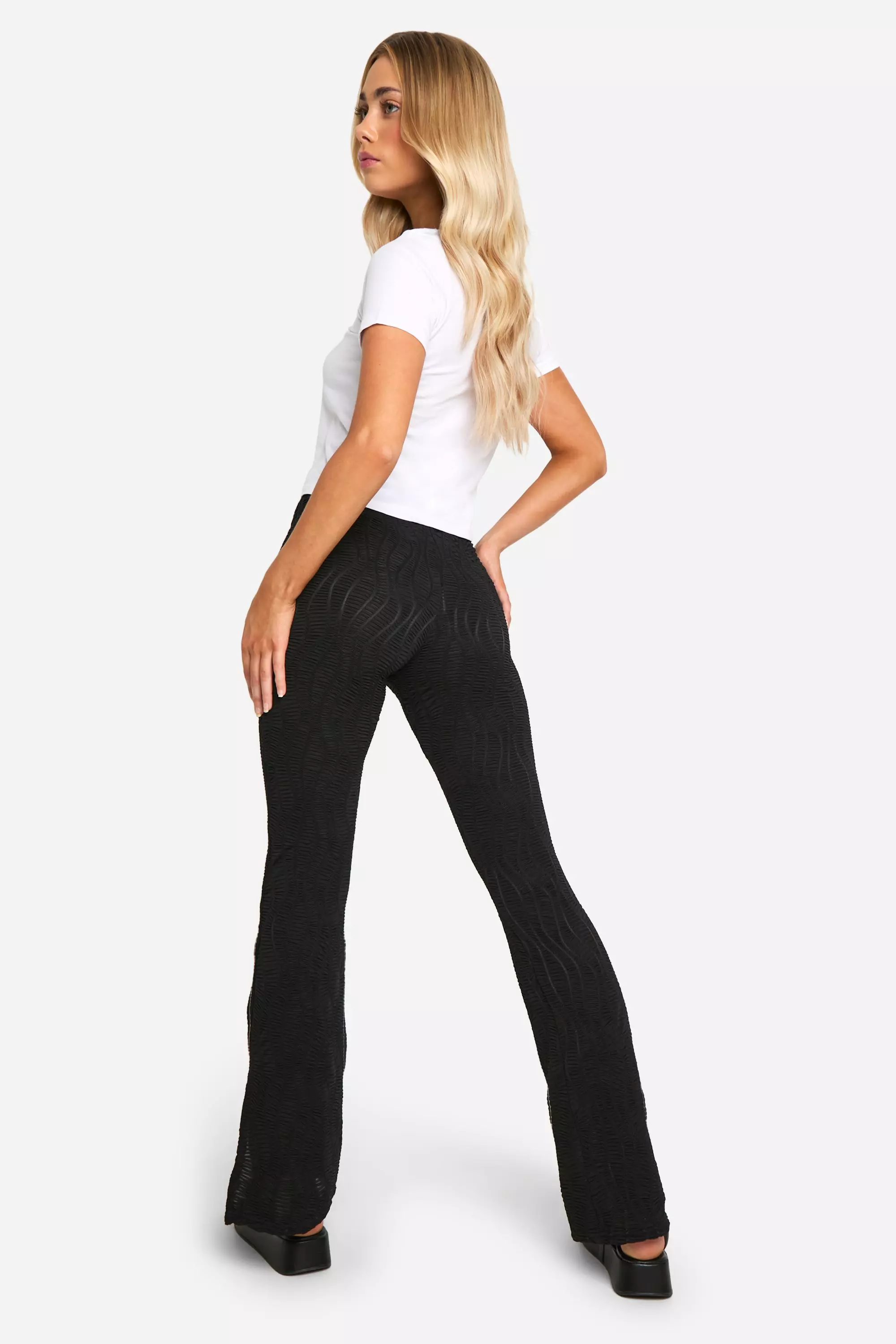 Black Wave Plisse Flared Trouser صورة بديلة