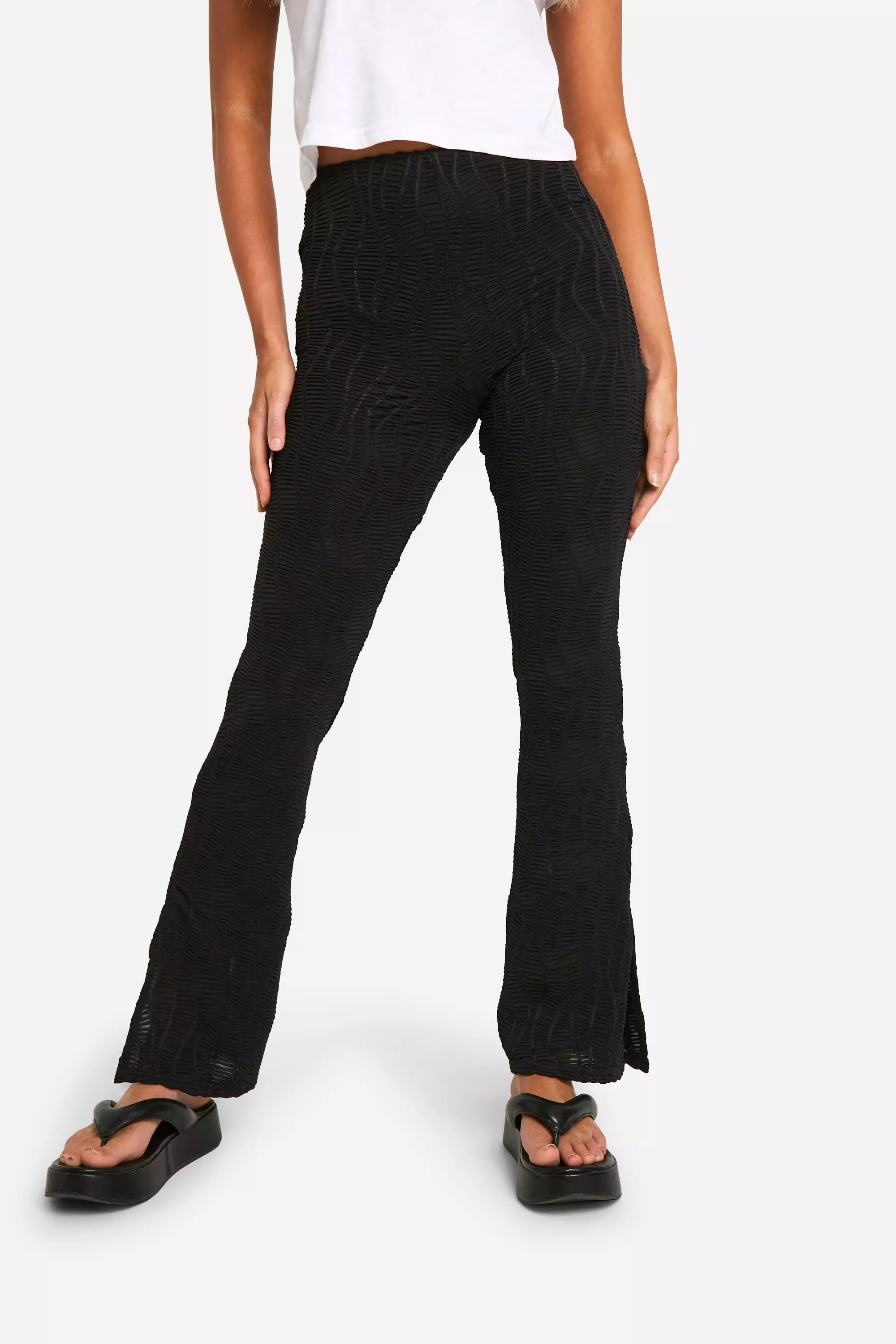 Black Wave Plisse Flared Trouser صورة بديلة