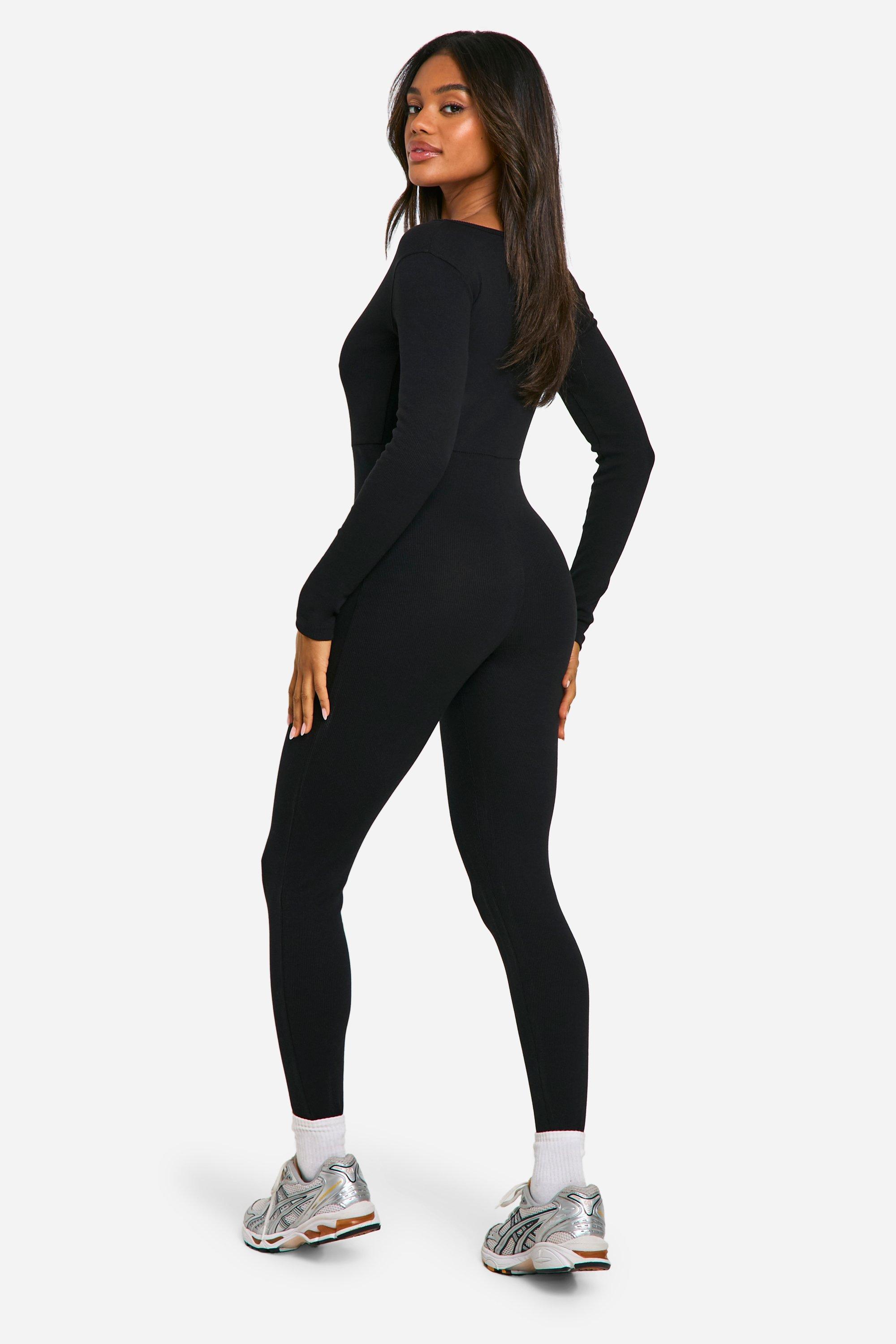 Gerippter Basic Jumpsuit mit tiefem Ausschnitt boohoo DE