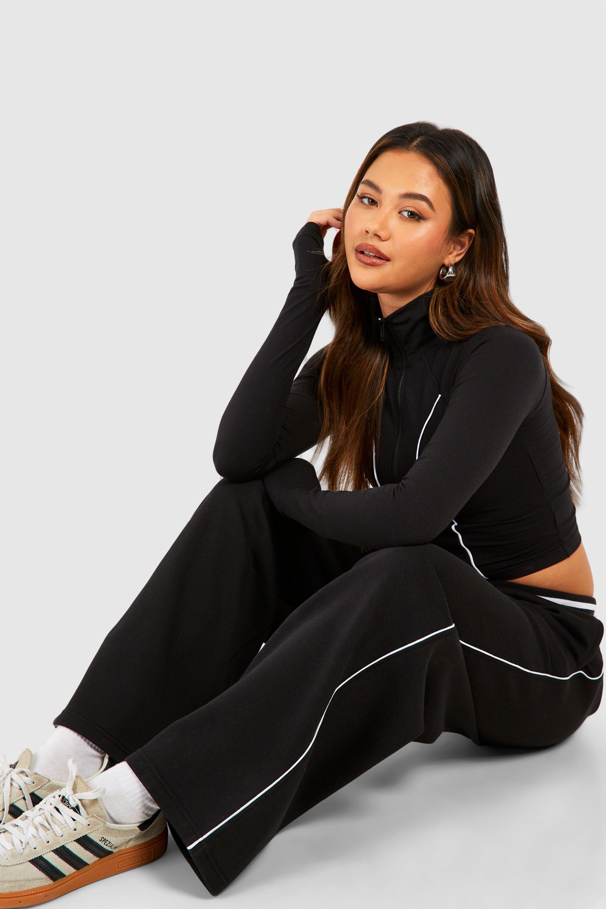 Ensemble avec top zippe et jogging droit