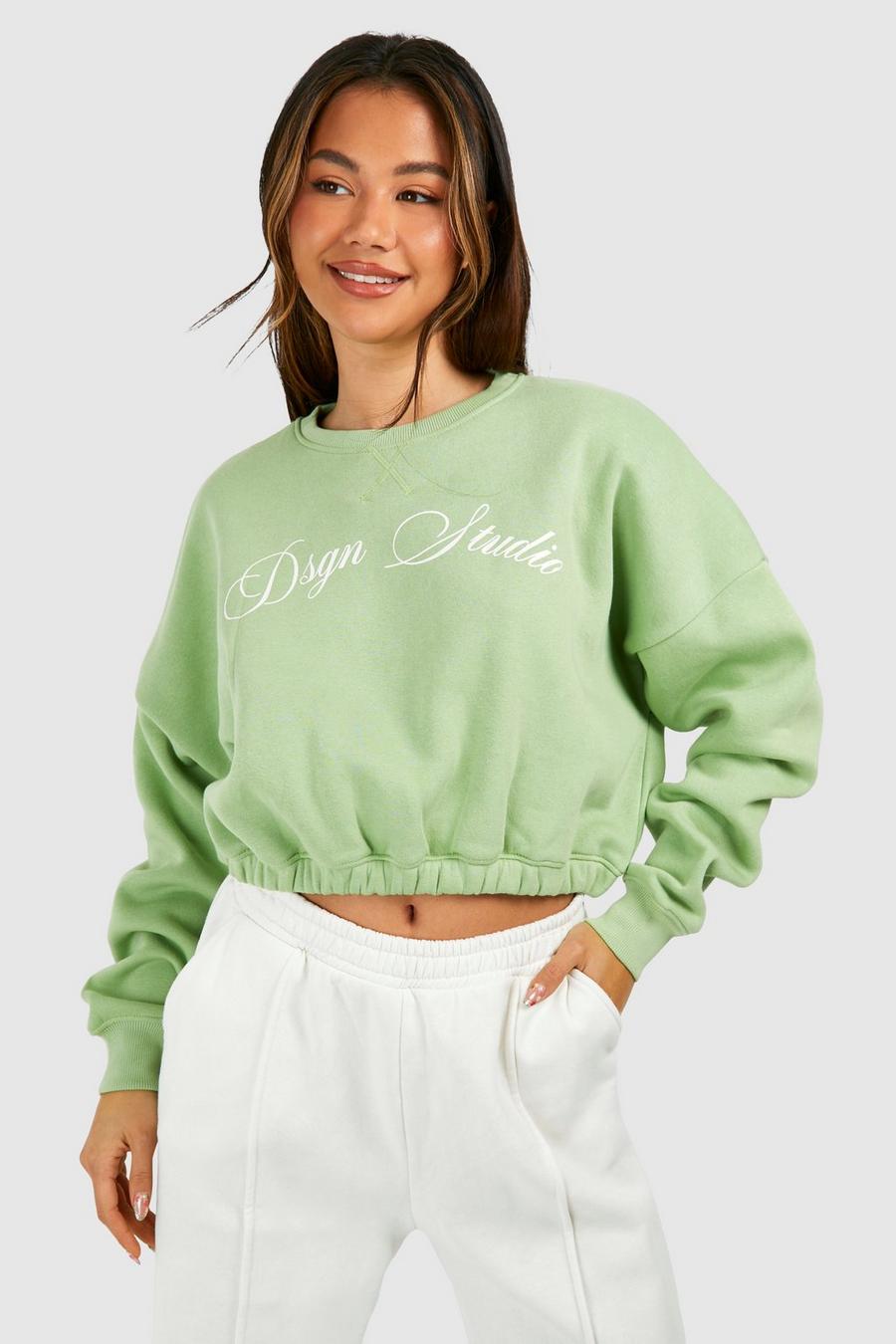 Kurzes kastiges Sweatshirt mit Dsgn Studio Print und elastischem Saum, Green image number 1