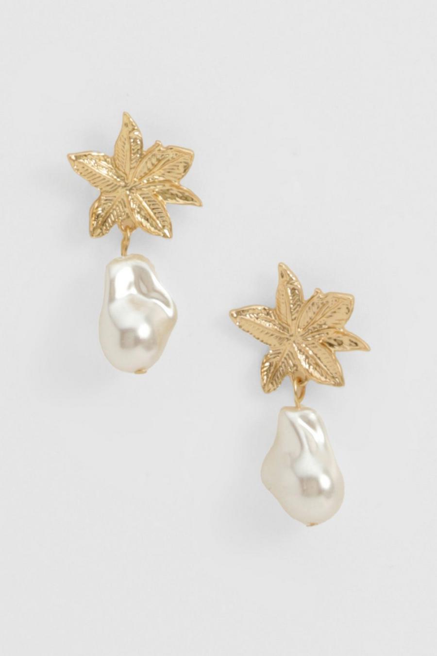 Perlen-Ohrringe mit floralem Detail, Pearl