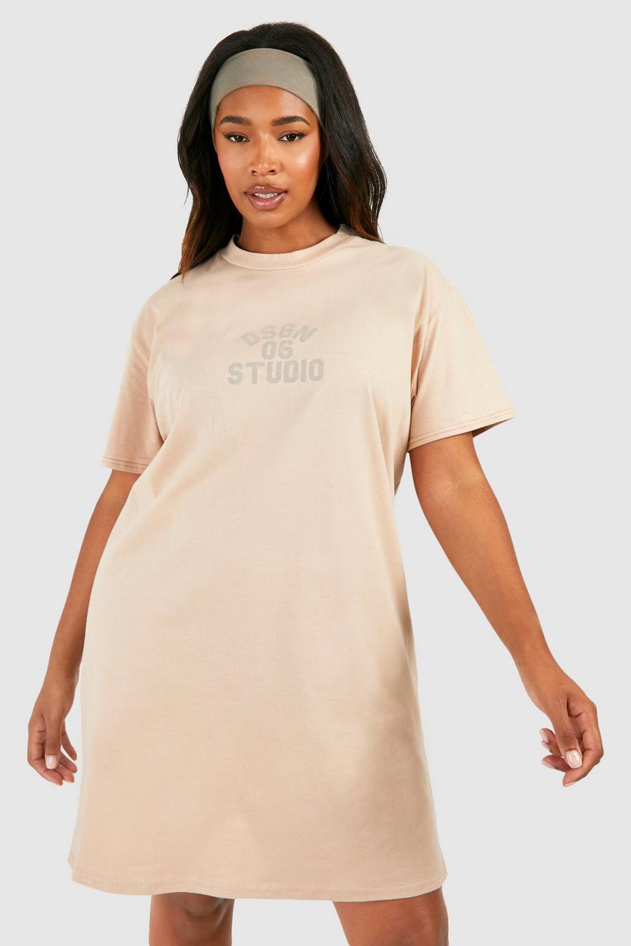 Vestido camiseta Plus con estampado Dsgn Studio, Stone