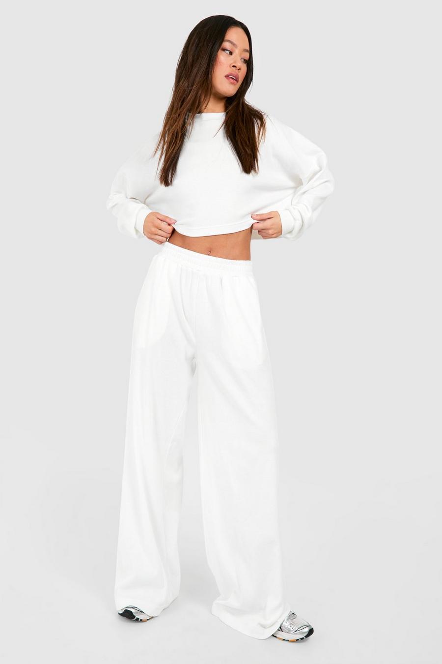 Ivory Stay comfy on those all-important lazy days, and invest in loungewear built for your body. This image number 1
