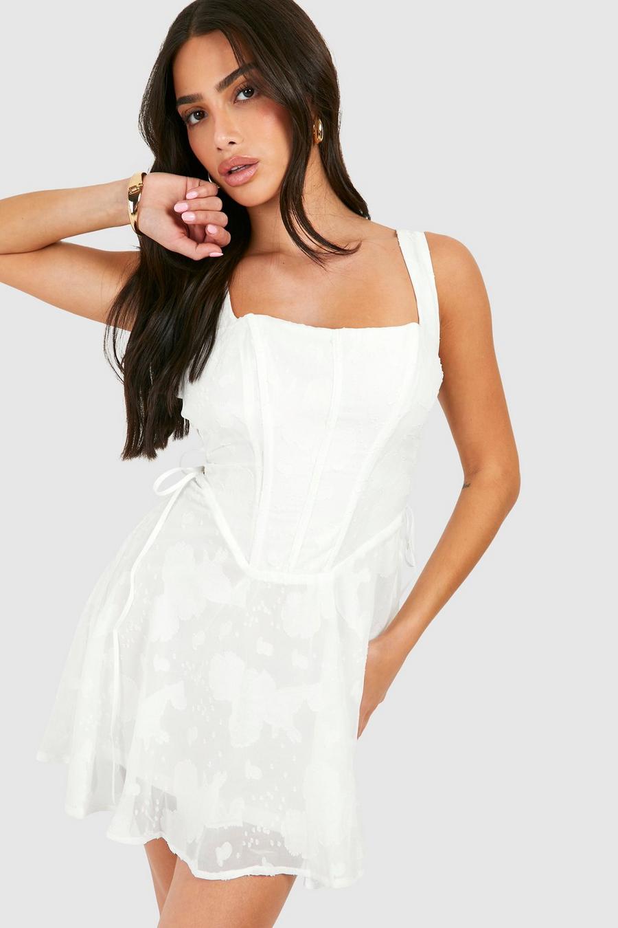 White Petite Blommig klänning med korsettliv image number 1