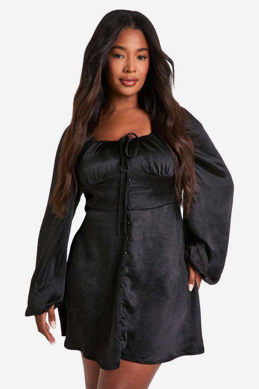 Black Plus Kort klänning i satin med ballongärm