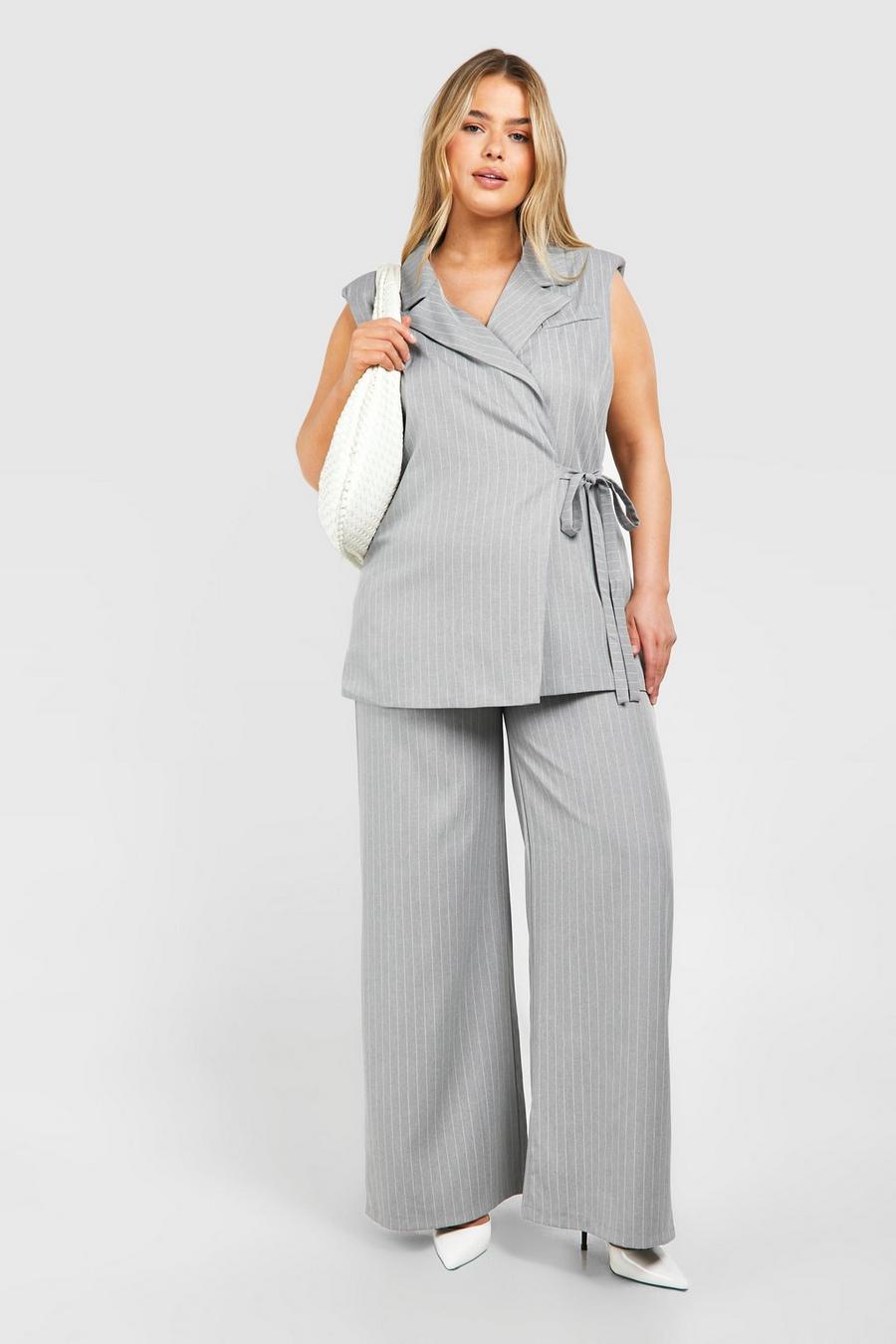 Pantalón Plus entallado de pernera ancha de tela con raya diplomática, Light grey