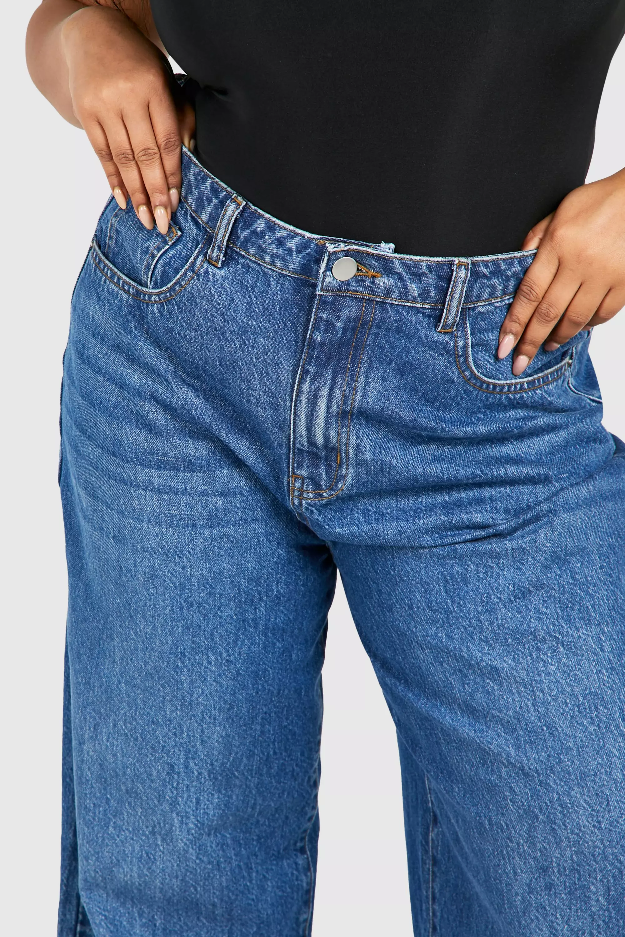 Mid blue Plus Straight Leg Jean صورة بديلة