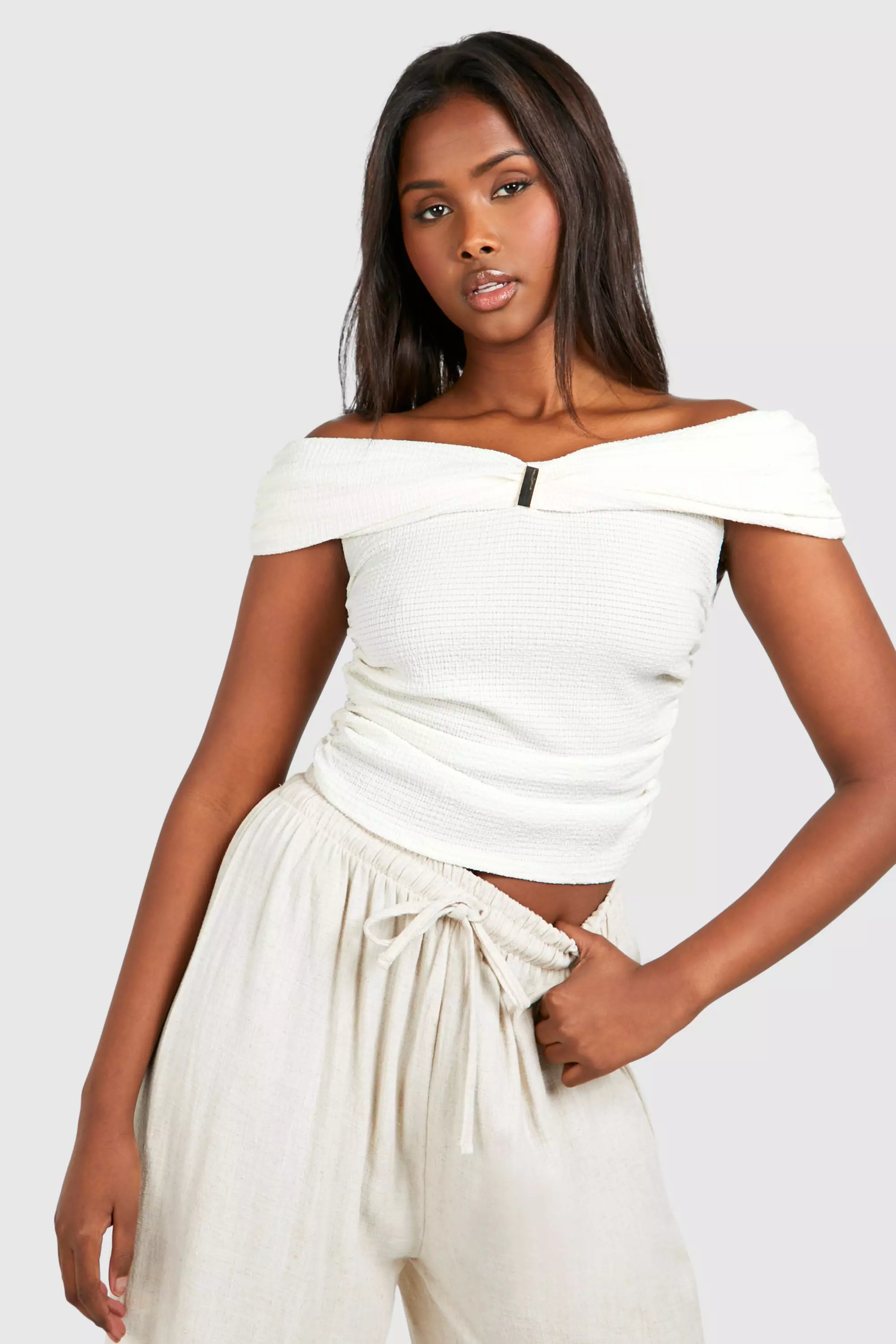 Cream Textured Bardot Ruched Top صورة بديلة