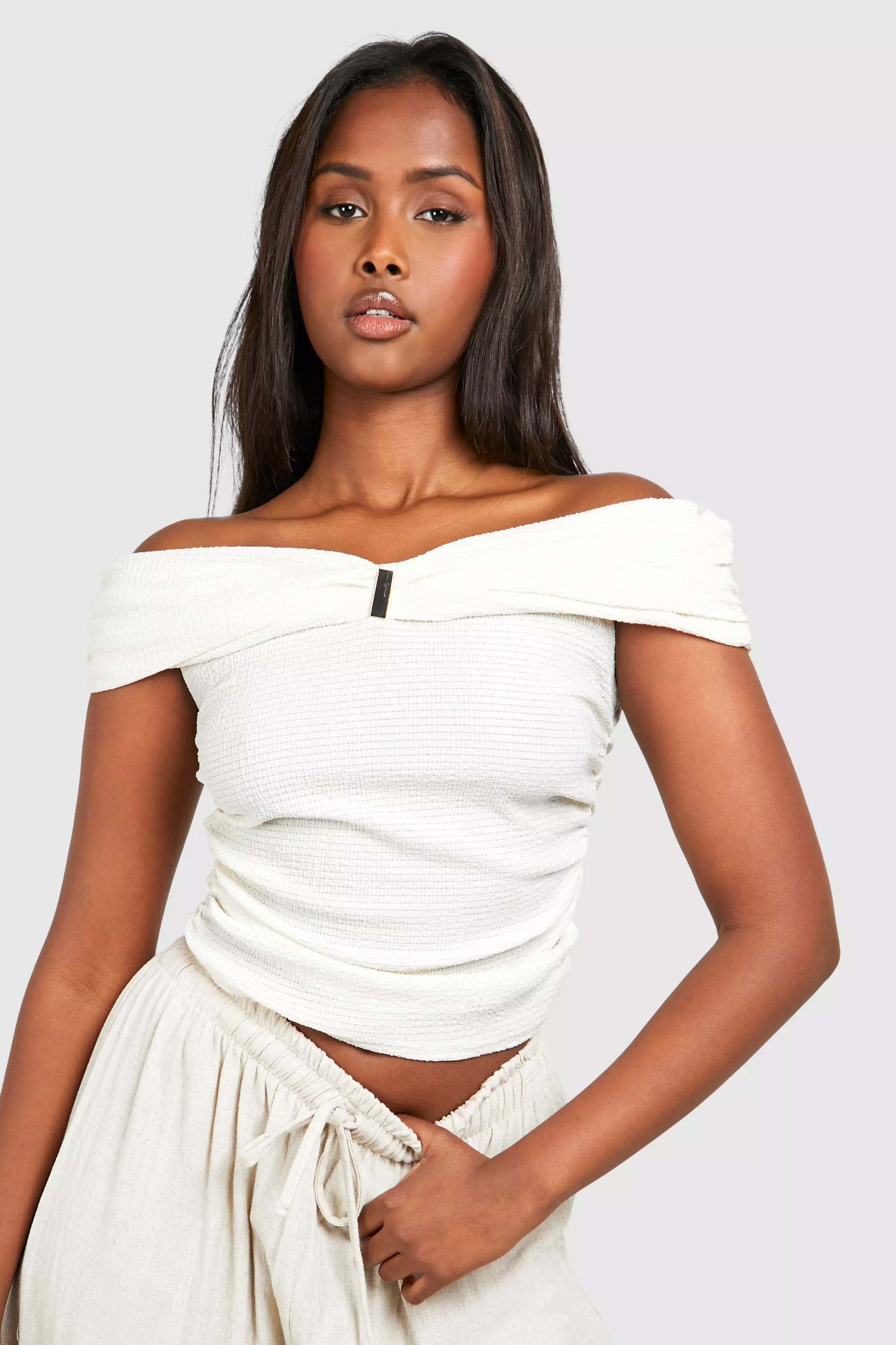 Cream Textured Bardot Ruched Top صورة بديلة