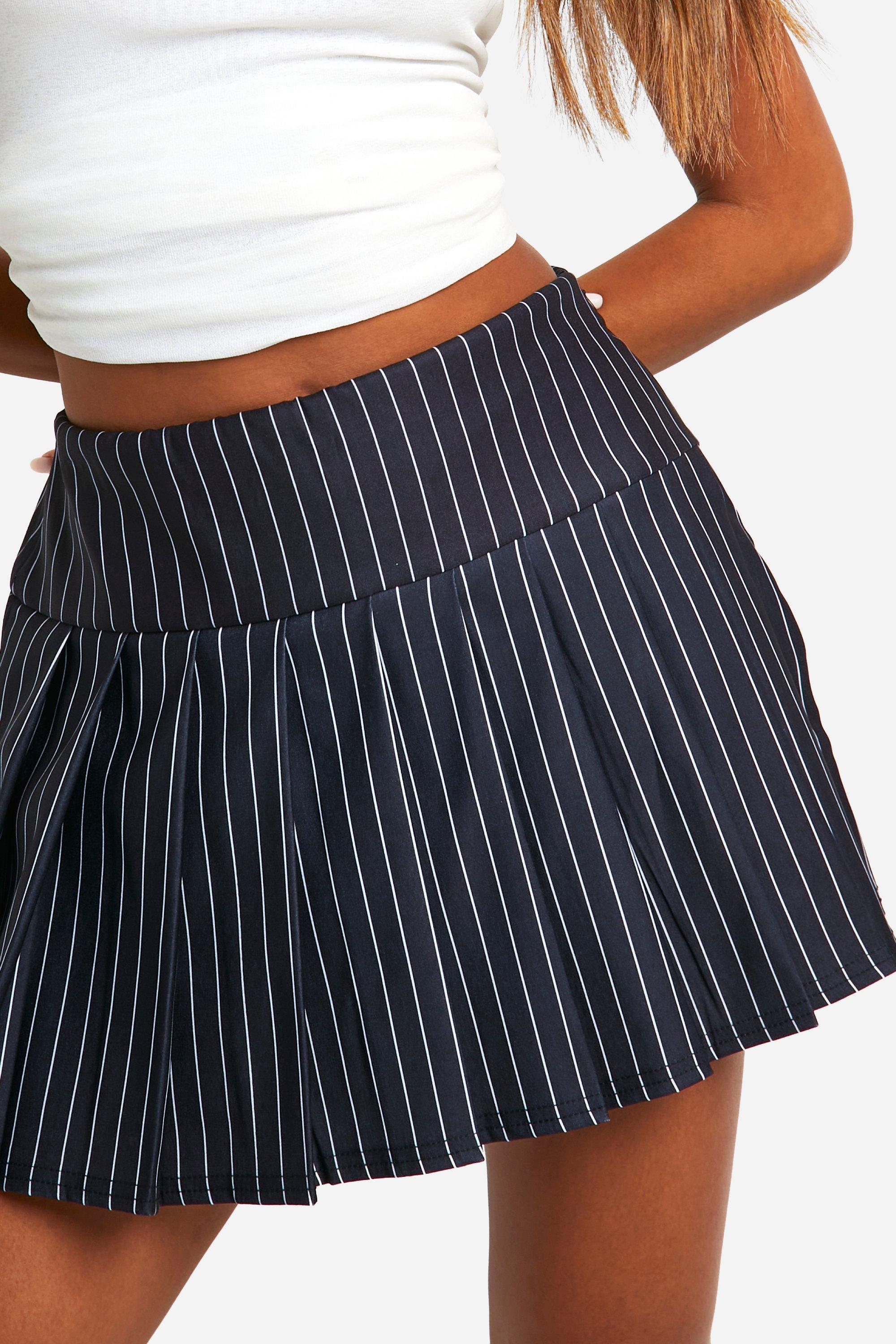Boohoo Women s Pleated Pinstripe Tennis Skort Black