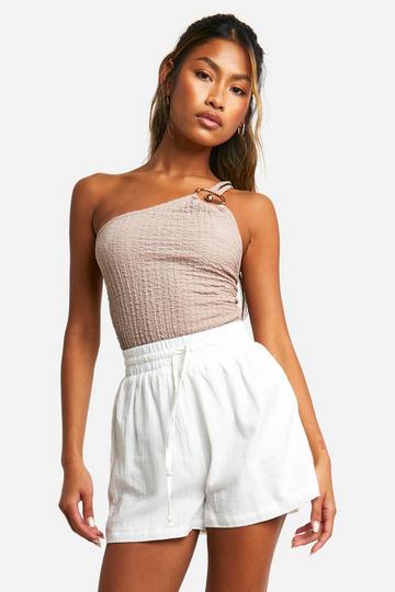 Gekreukelde Bodysuit Met Textuur, Eén Blote Schouder En Ring Detail stone