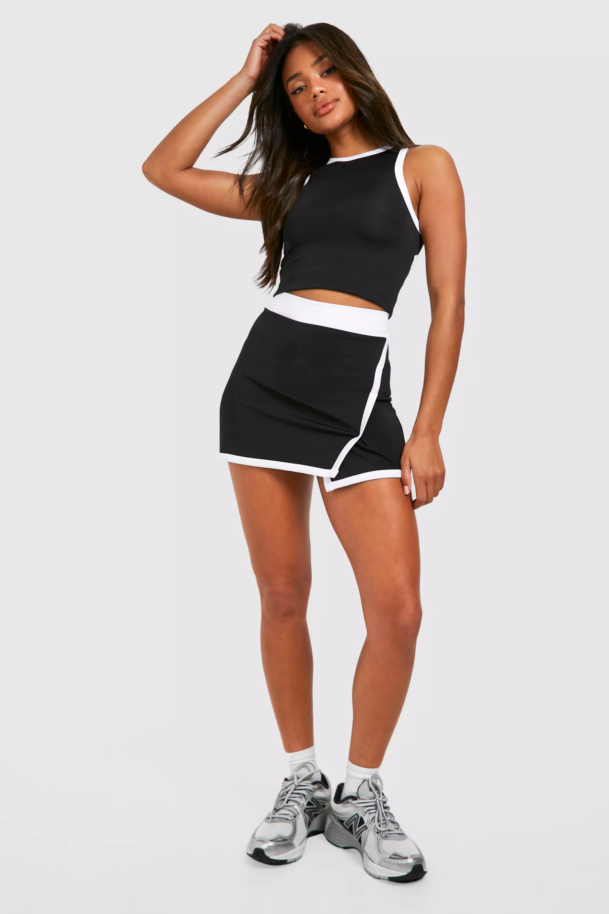Black Active Contrast Binding Sleeveless Active Top  صورة بديلة