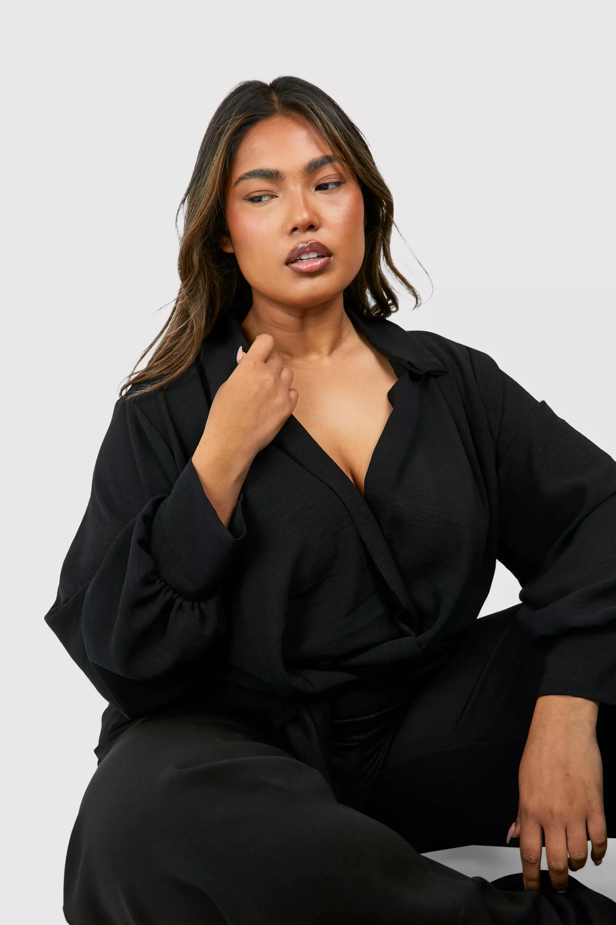 Black Plus Knot Tie Ruched Shirt صورة بديلة