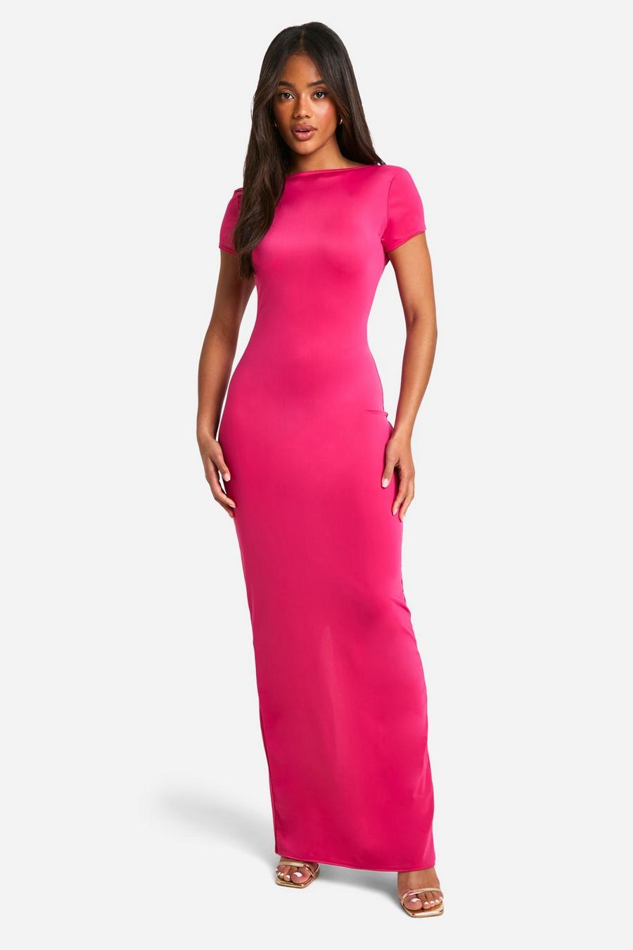 Pink Premium Glansig maxiklänning med ledig rygg och holkärm