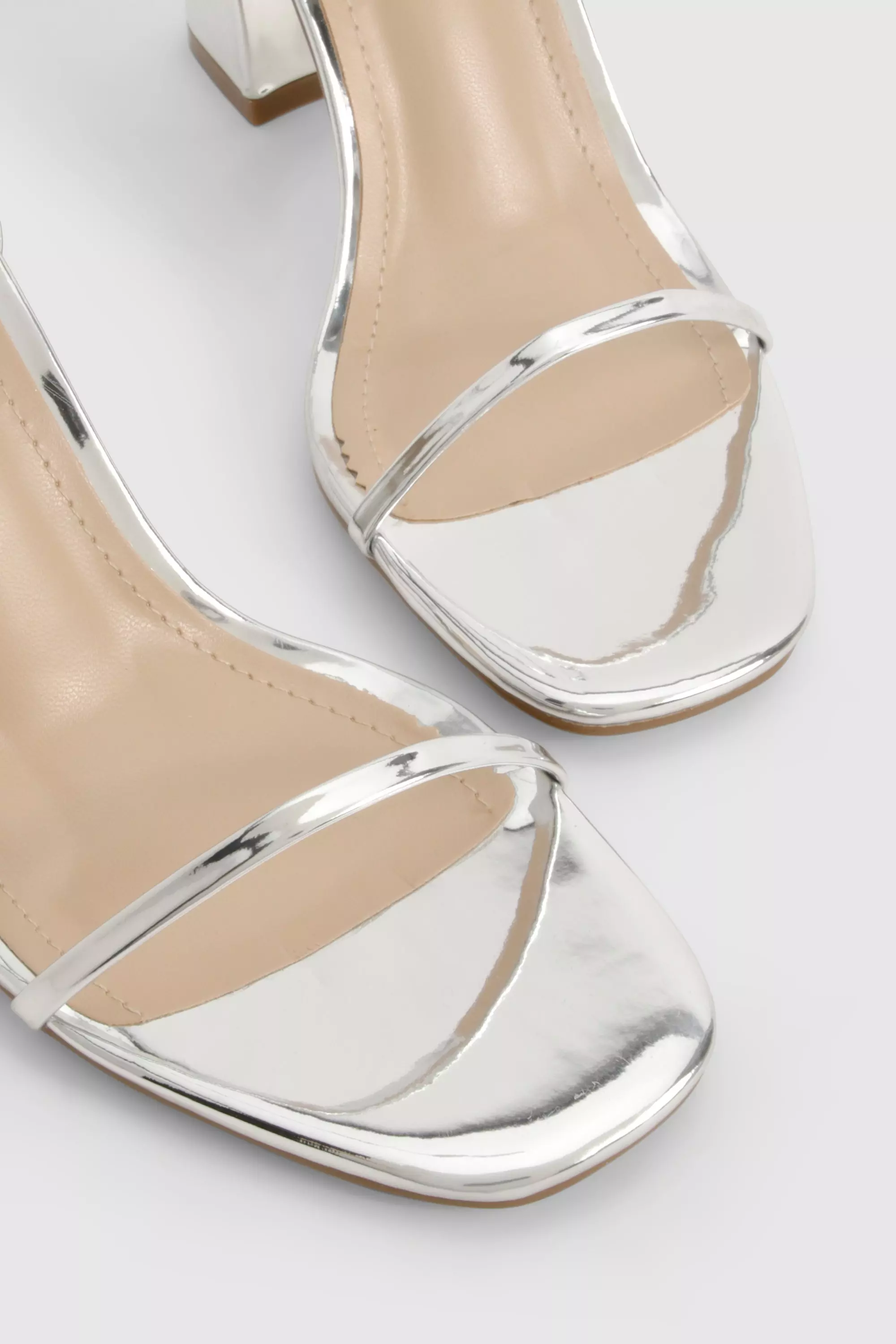 Silver Metallic Patent Block Heel Two Part Sandals   صورة بديلة