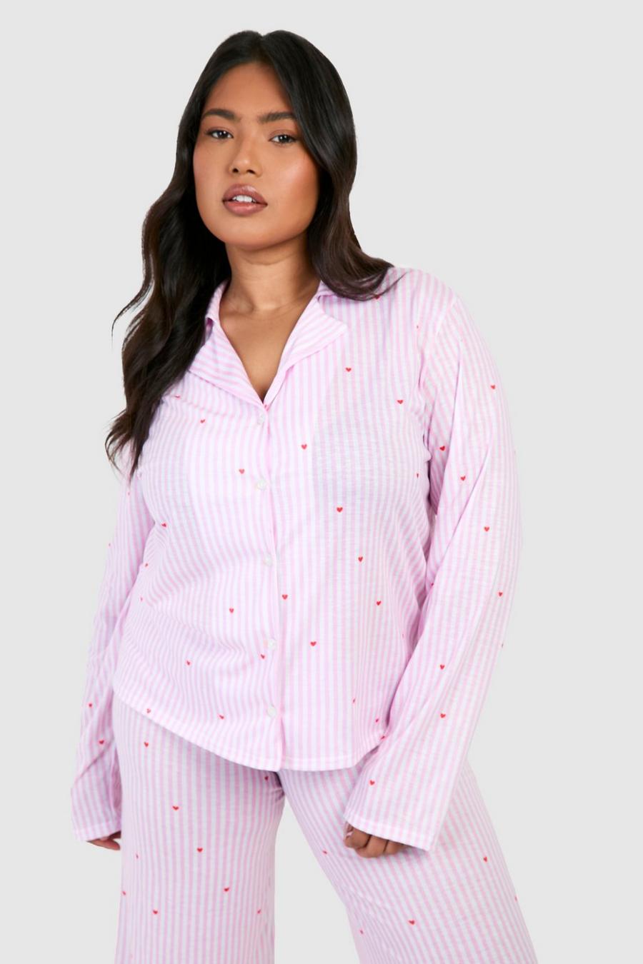 Camicia pigiama Plus Size a maniche lunghe a righe verticali con cuori e bottoni, Pink image number 1