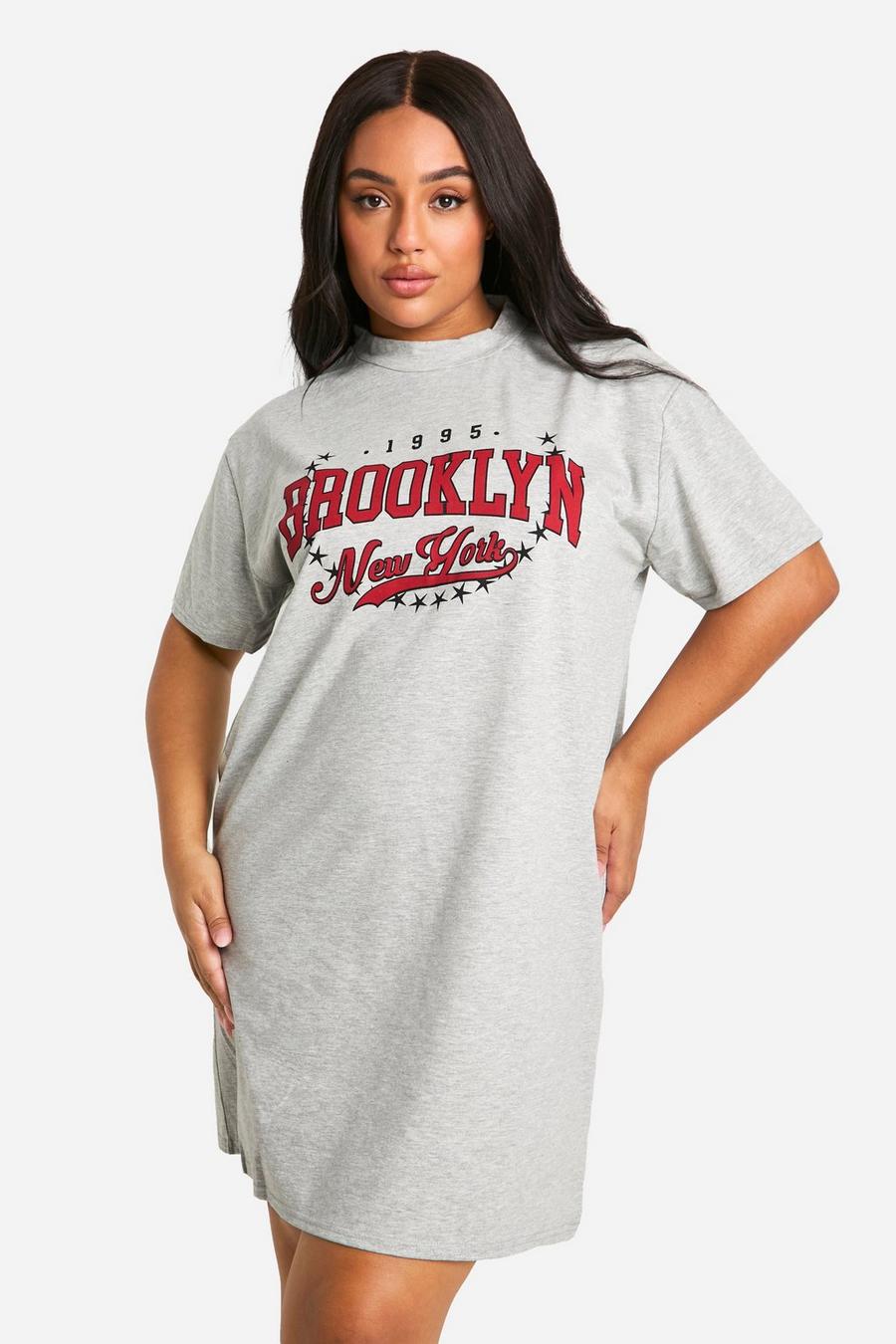 Vestido camiseta Plus con estampado de Brooklyn, Ash grey image number 1