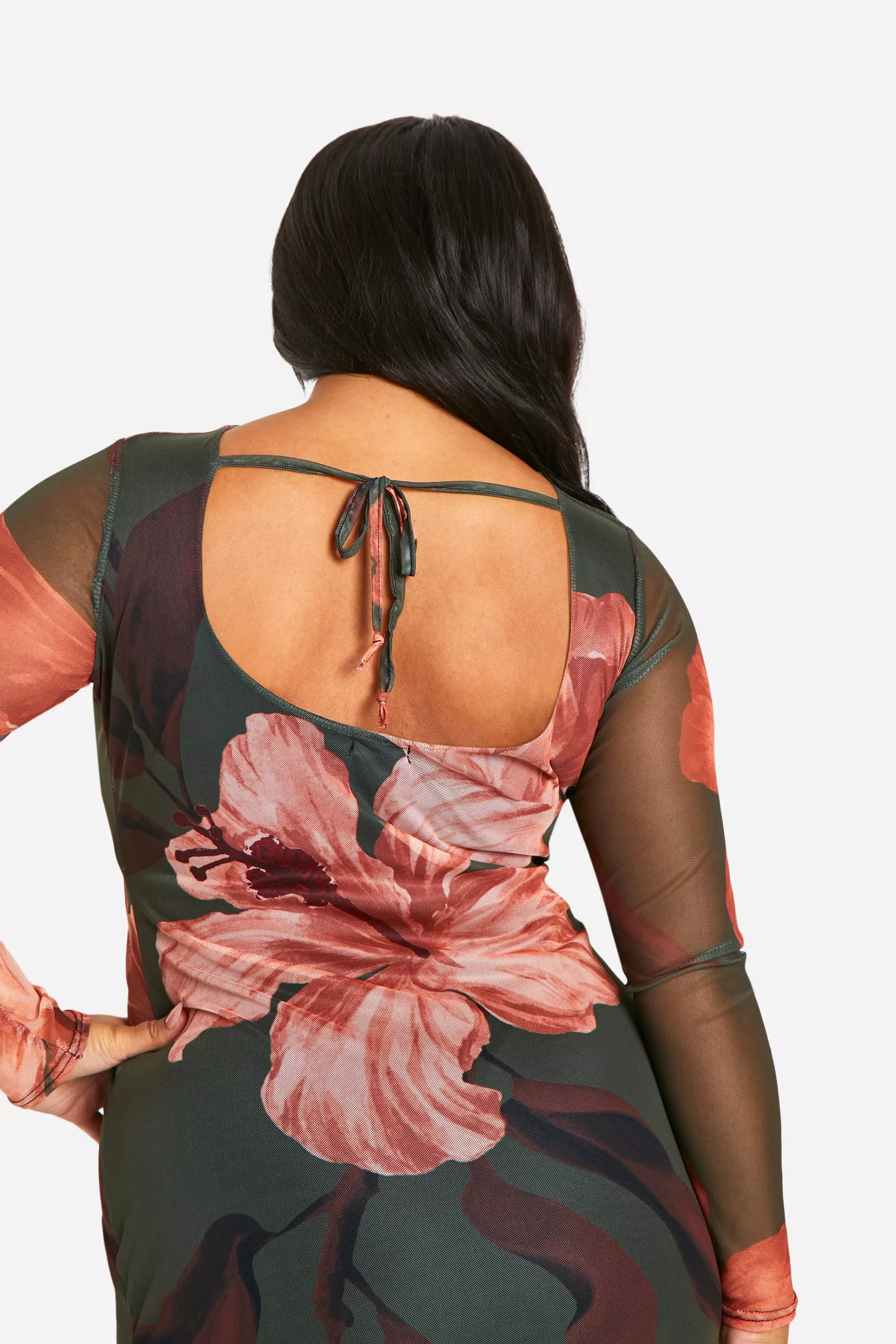 Black Plus Mesh Low Back Maxi Dress صورة بديلة