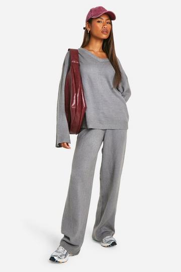 Ensemble en maille douce avec top à col V et pantalon large charcoal