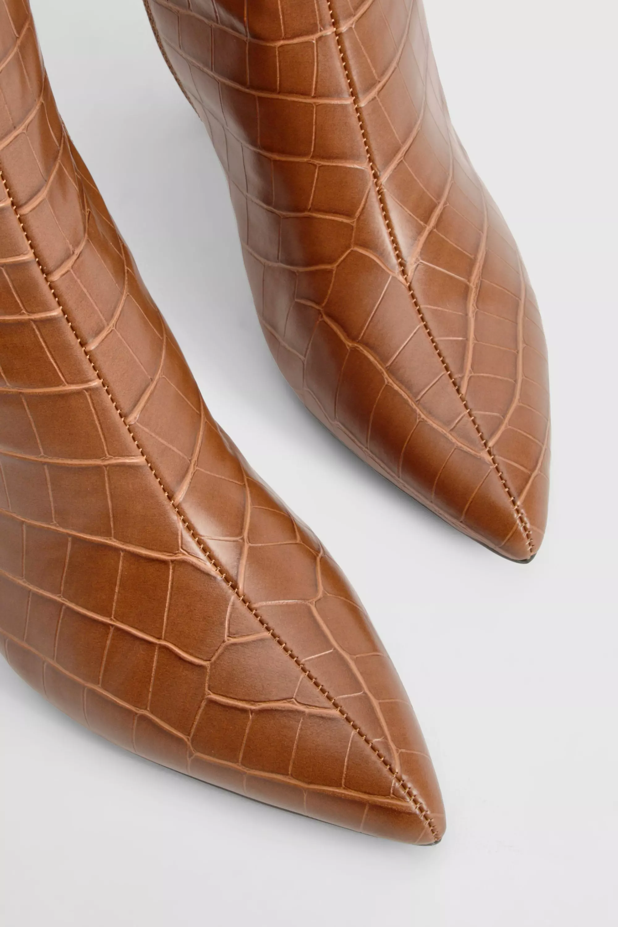Camel Wide Fit Croc Pointed Knee High Heeled Boots صورة بديلة